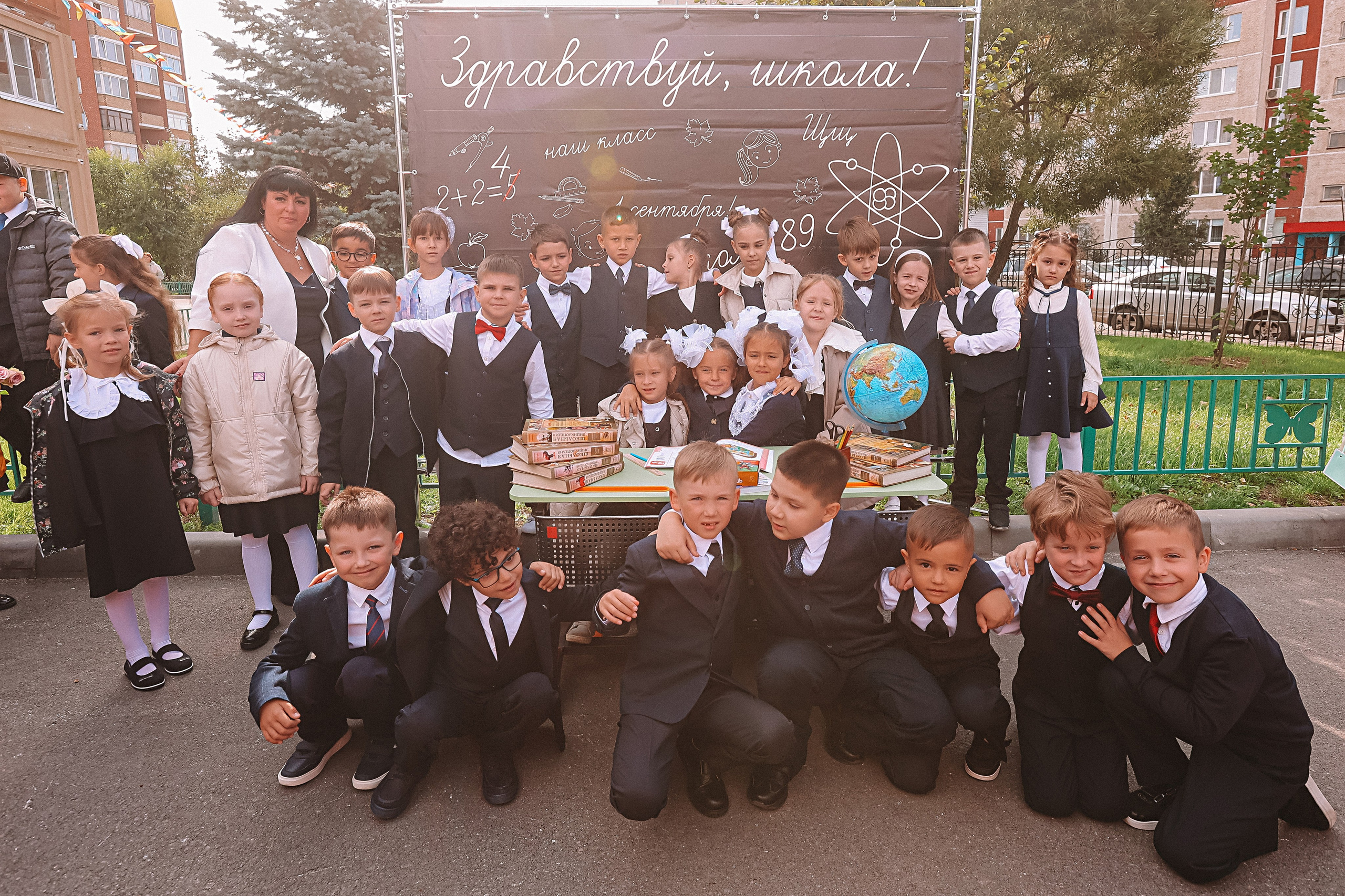 1 сентября линейка+кл час+портреты. Семейный фотограф Тюмень, фотограф на роды Салмина Мария