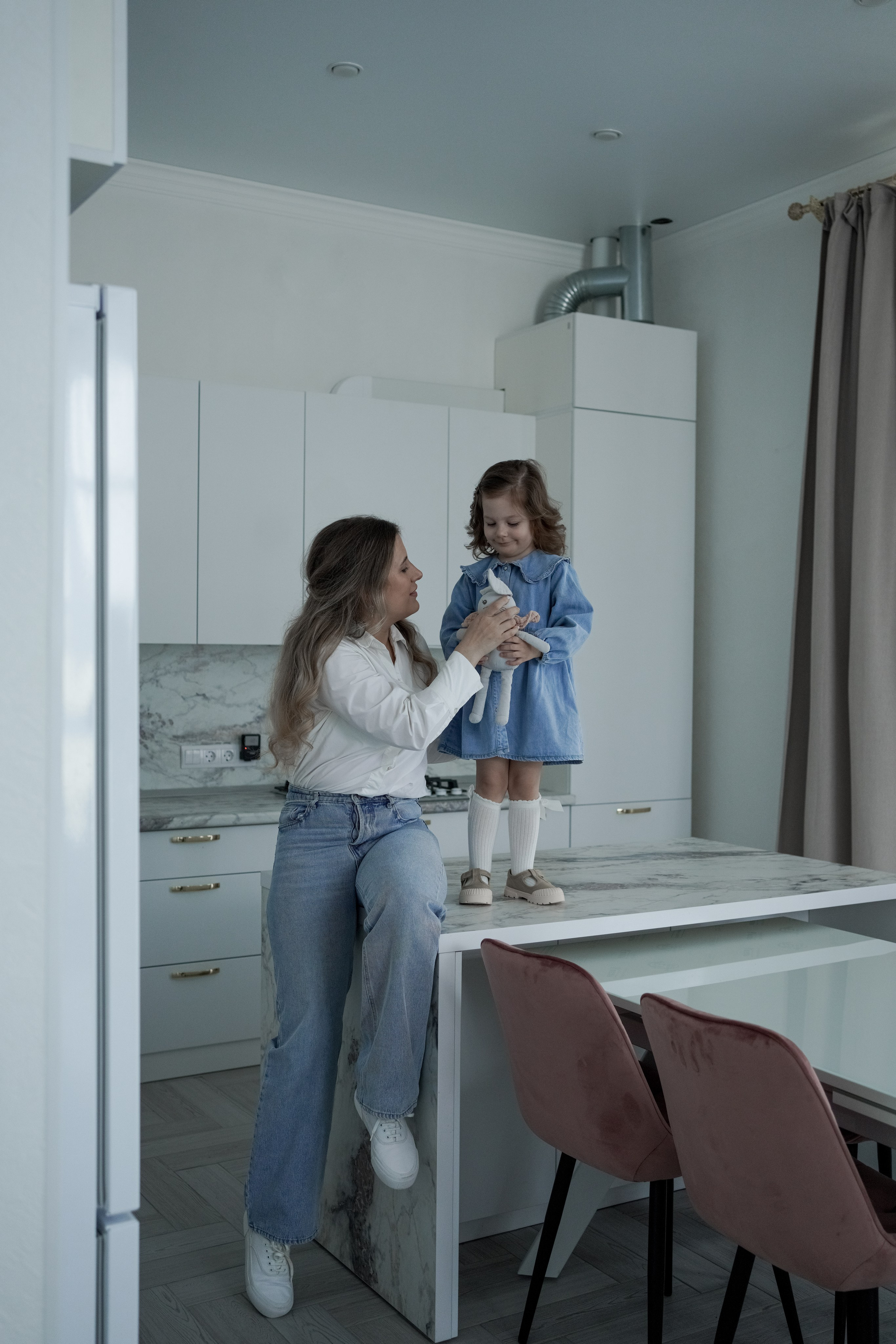 Дома с дочкой. Свадебный и семейный фотограф Афанасьева Анна в Кисловодске