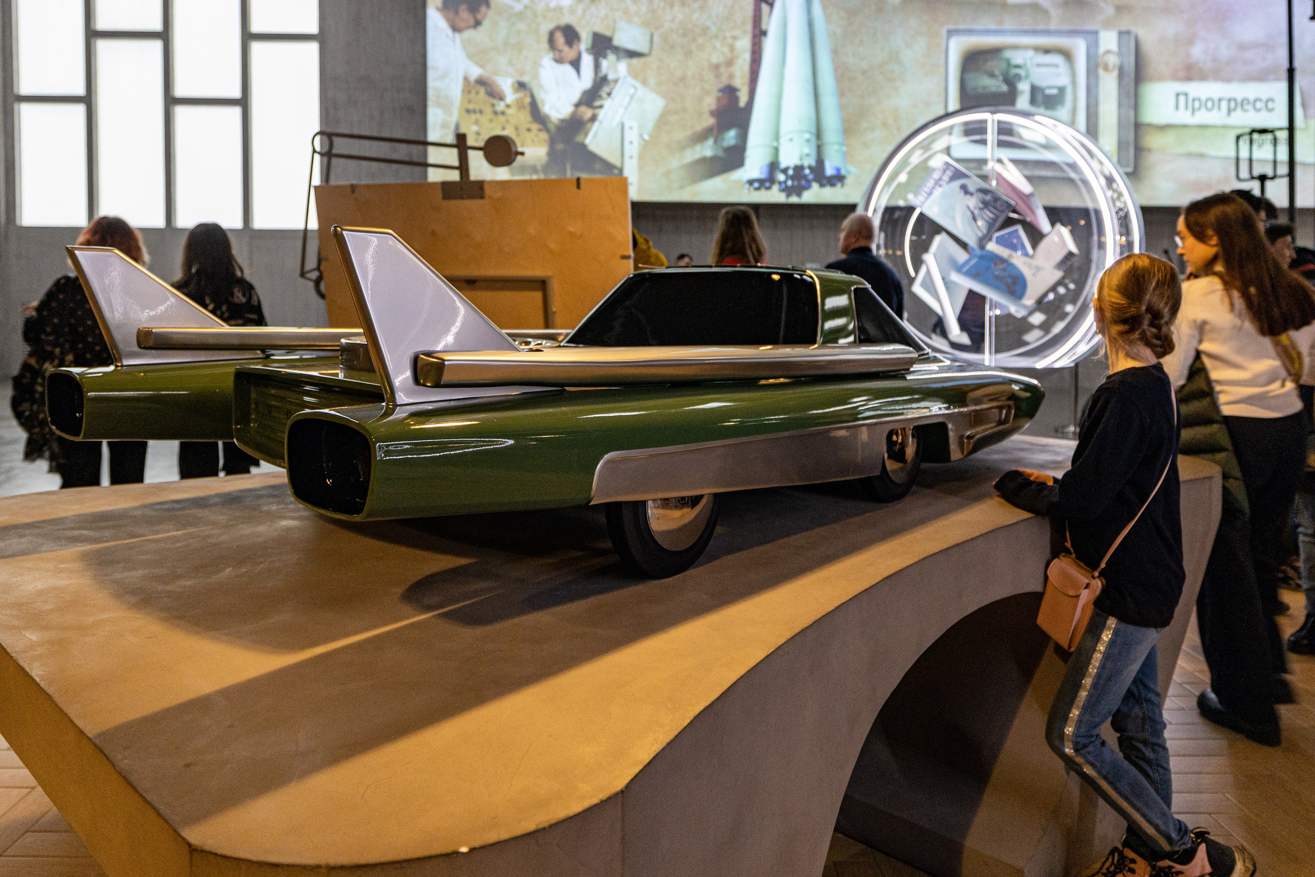 Выставка в павильоне АТОМ. Фотографирую жизнь! Московский фотограф волонтер