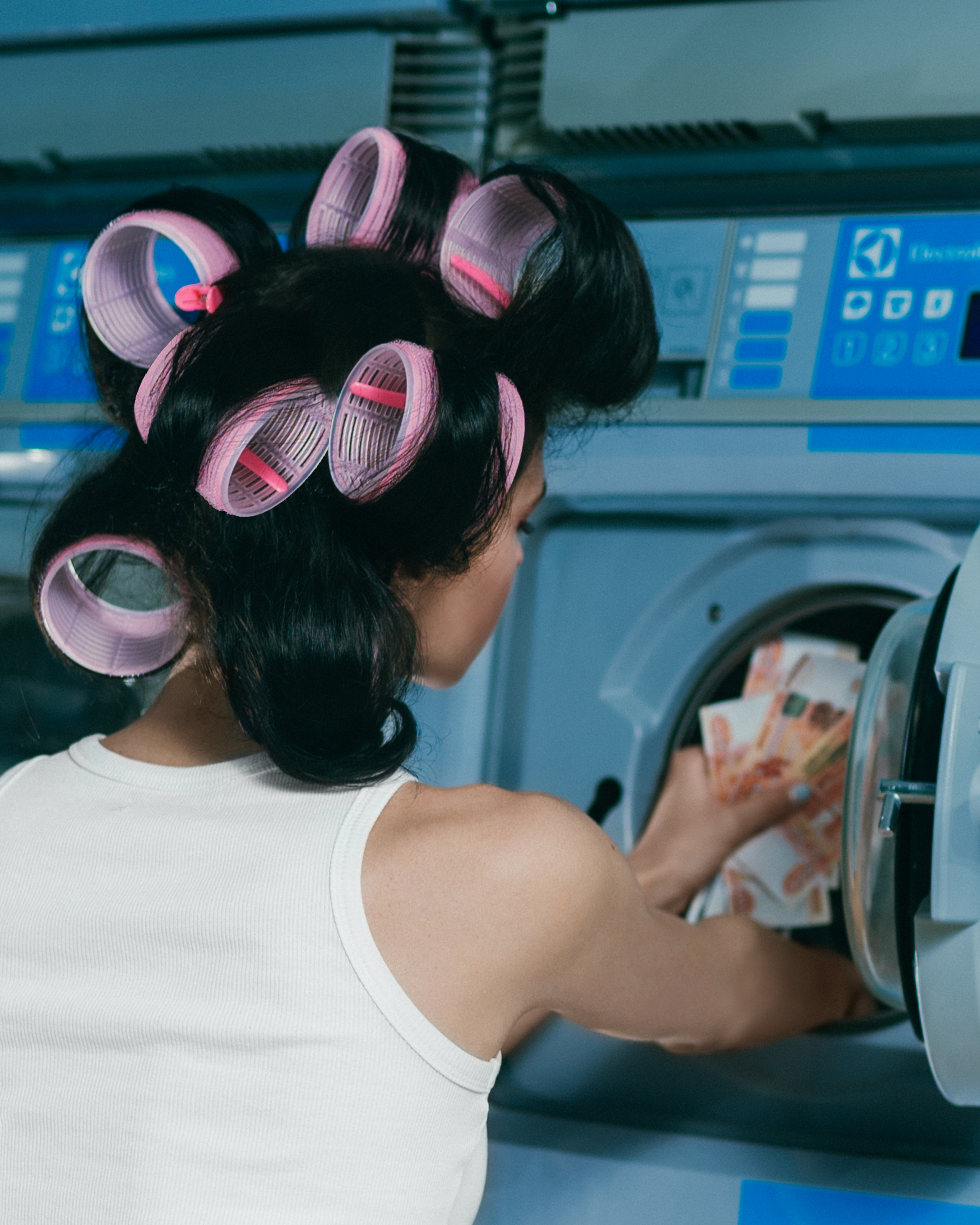 Креативный портрет в прачечной – деньги, стирка и стильный образ  