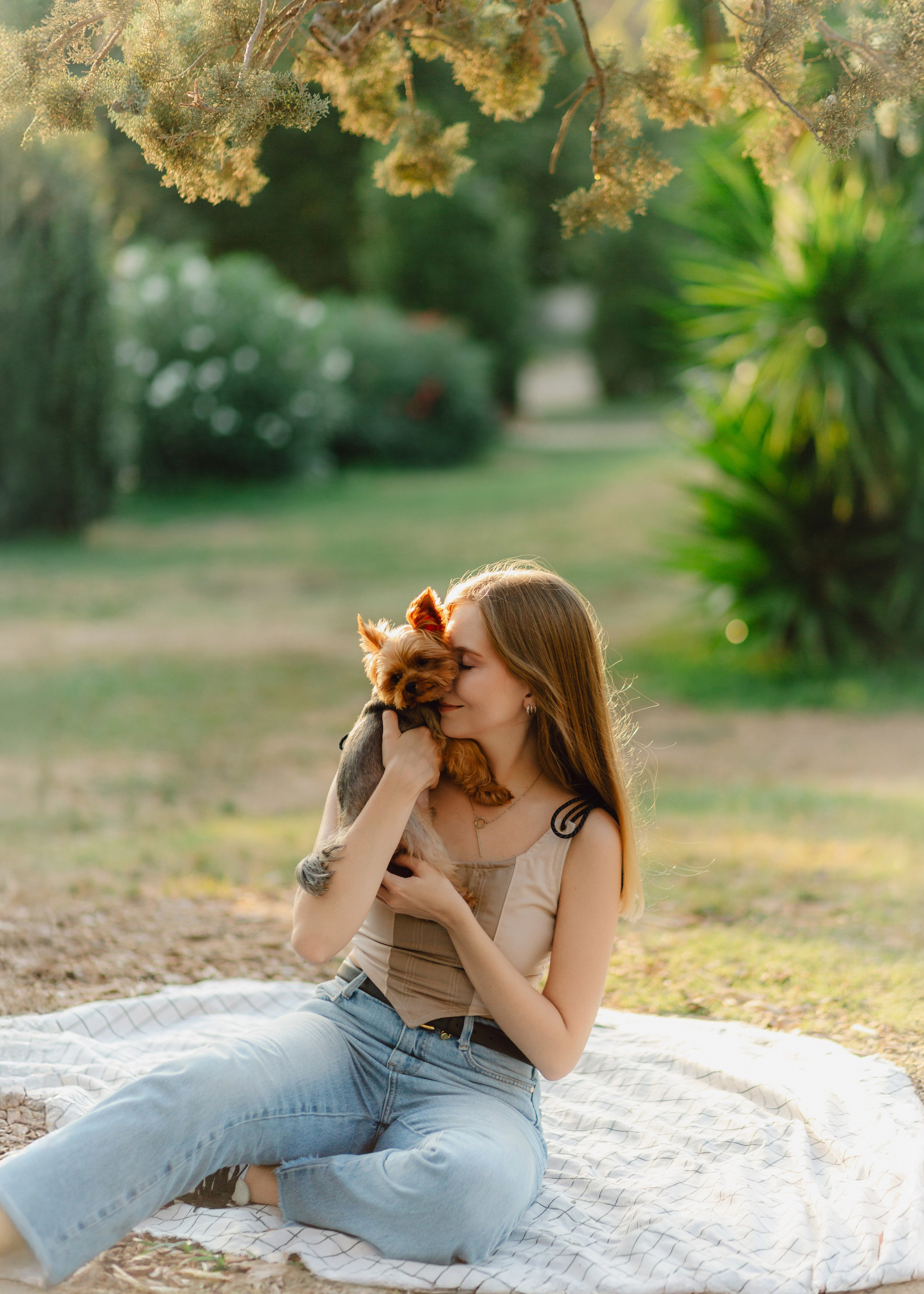 Julia & Her Playful Stitch. Barbara Isaeva