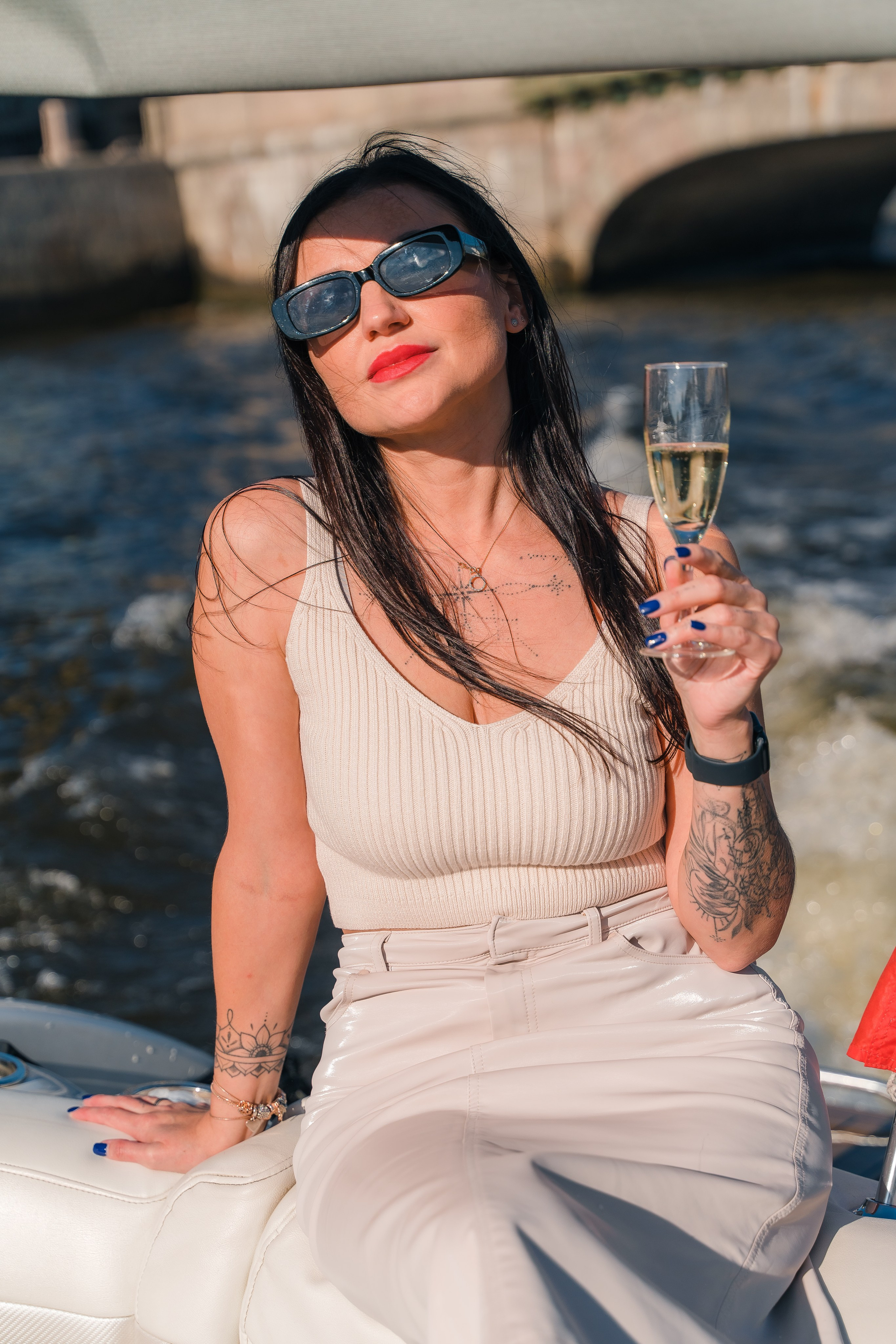 Фотосъемка девичника, встреча девушек, веселые женские портреты