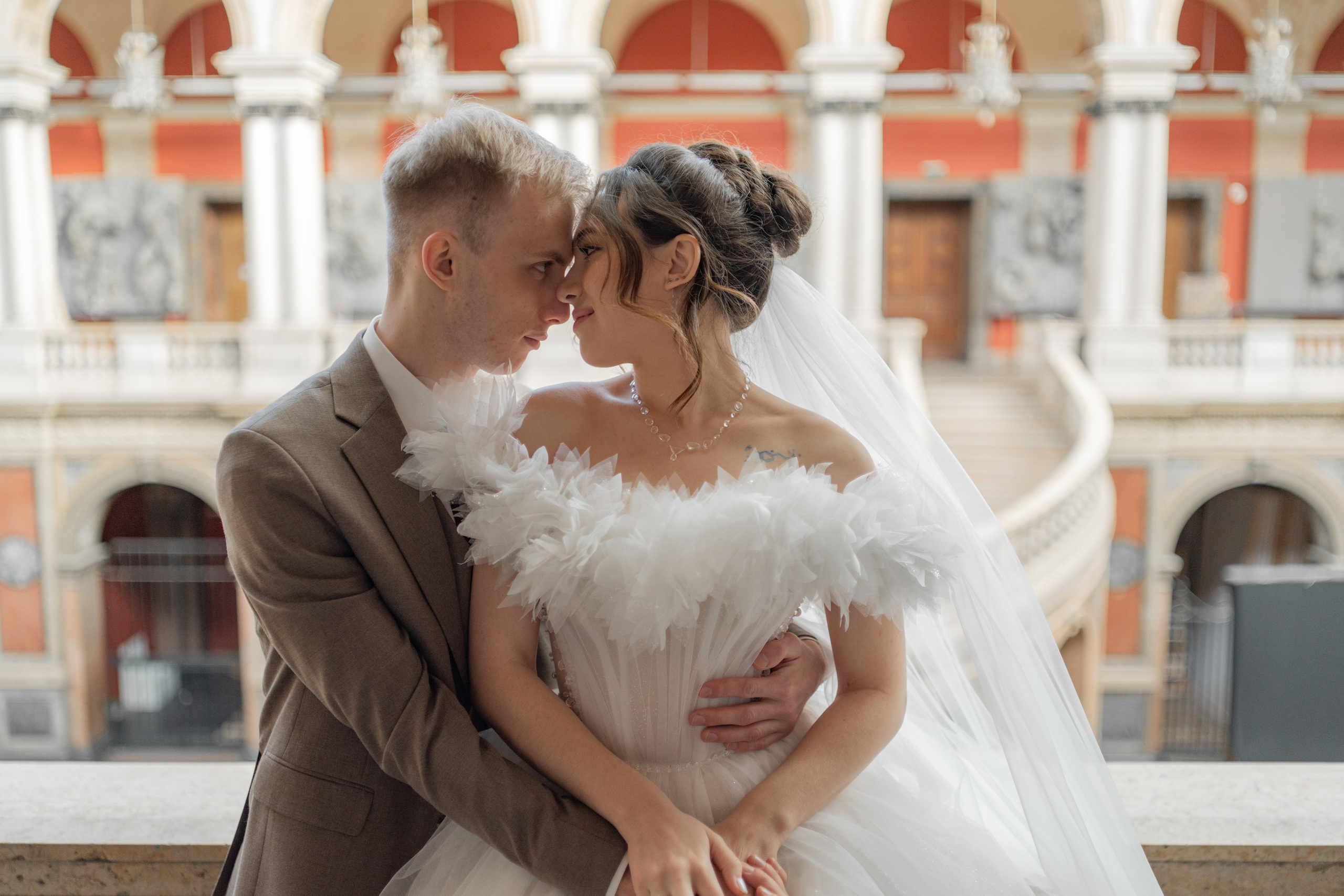 Свадебная фотосессия в академии Штиглица. Свадебный фотограф Александр Невский в Санкт-Петербурге