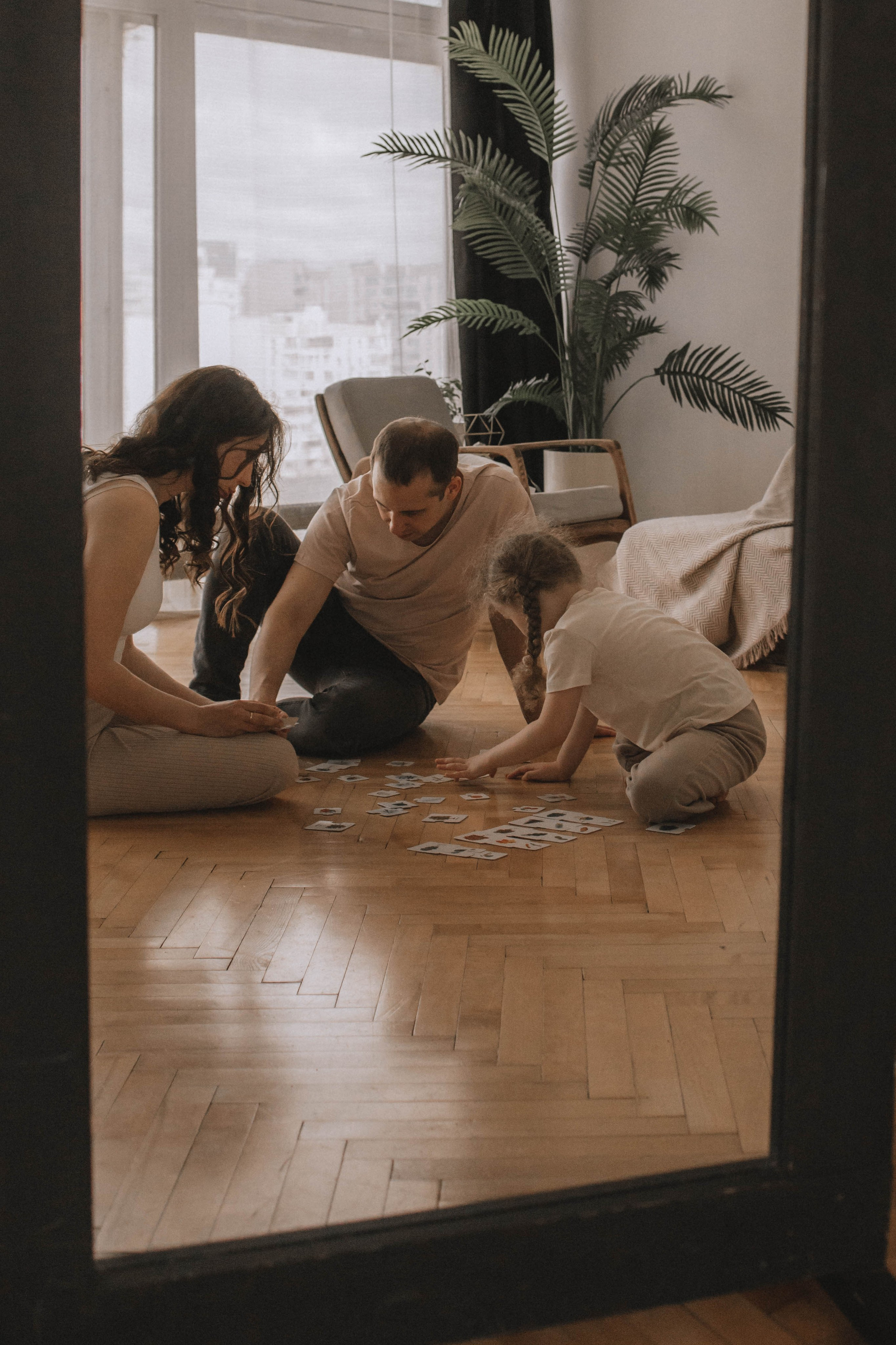 Озорные приключения кудряшки с родителями. Семейный фотограф в Москве, Щелково, Фрязино _ Виктория Степанова