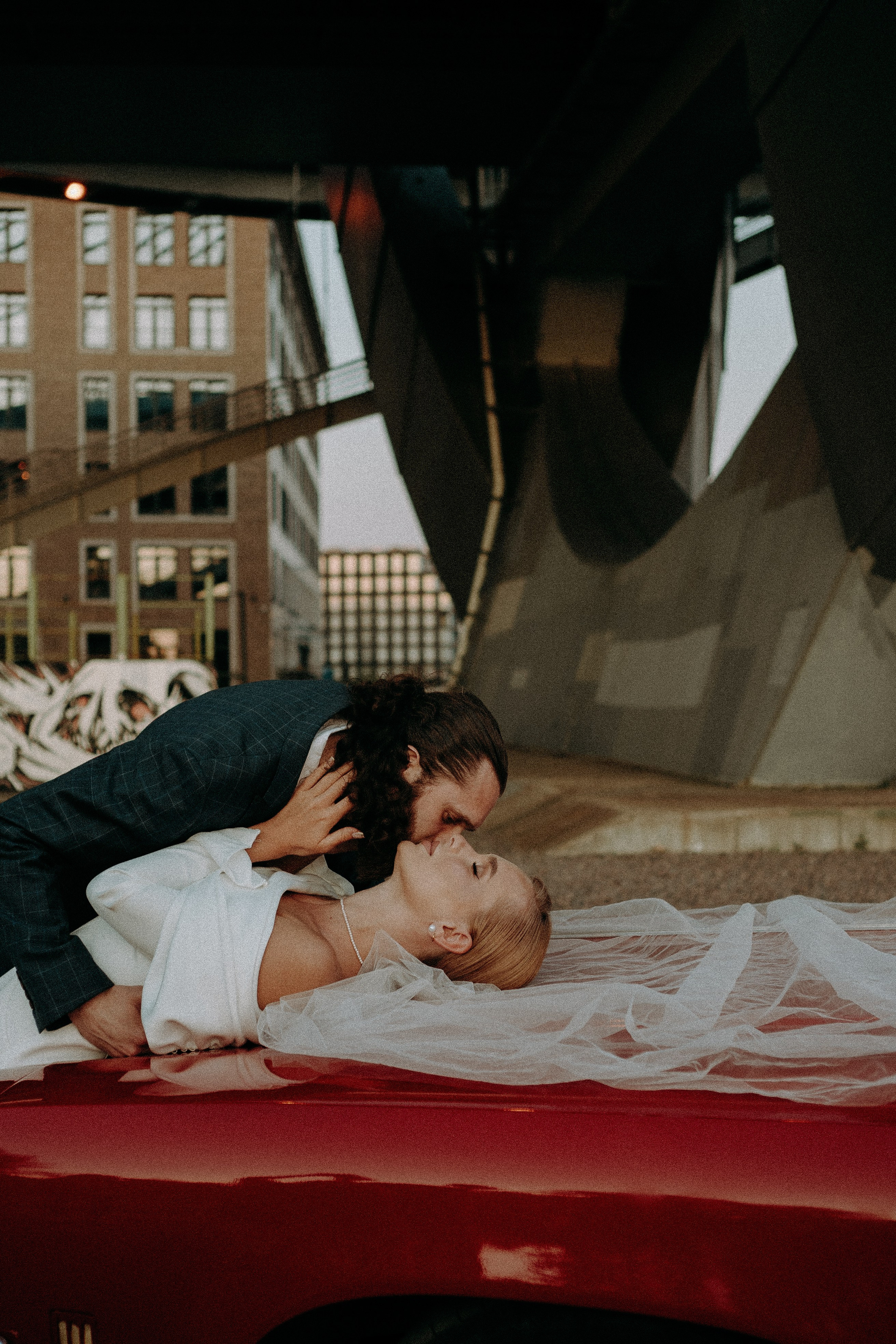СВАДЕБНАЯ СЬЕМКА ВОЗЛЕ МСОТА БЕТАНКУРА НА КАБРИОЛЕТЕ. Профессиональный фотограф, Санкт-Петербург — Виктория Богомолова