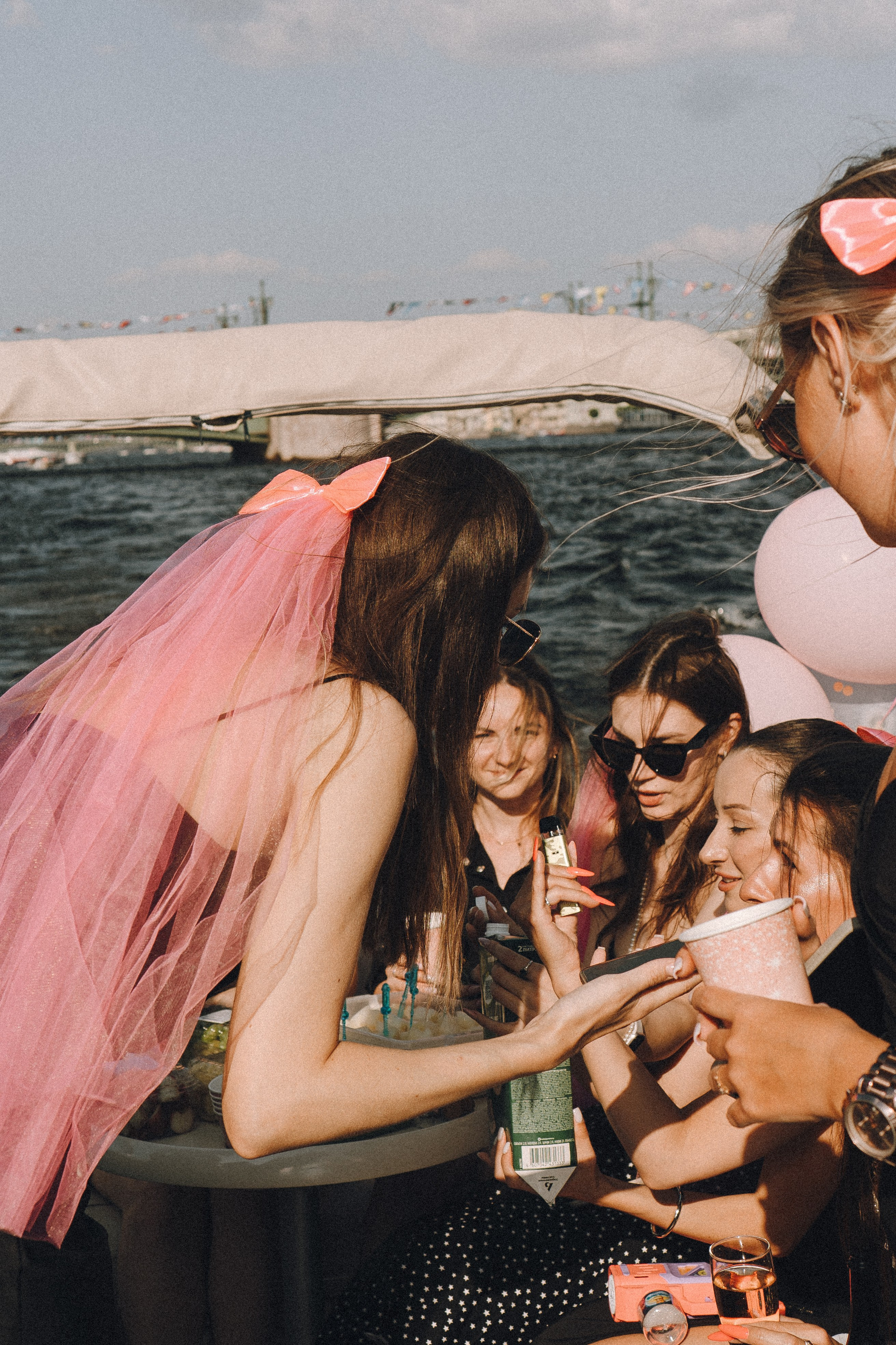 ДЕВИЧНИК НА КАТЕРЕ. Профессиональный фотограф, Санкт-Петербург — Виктория Богомолова