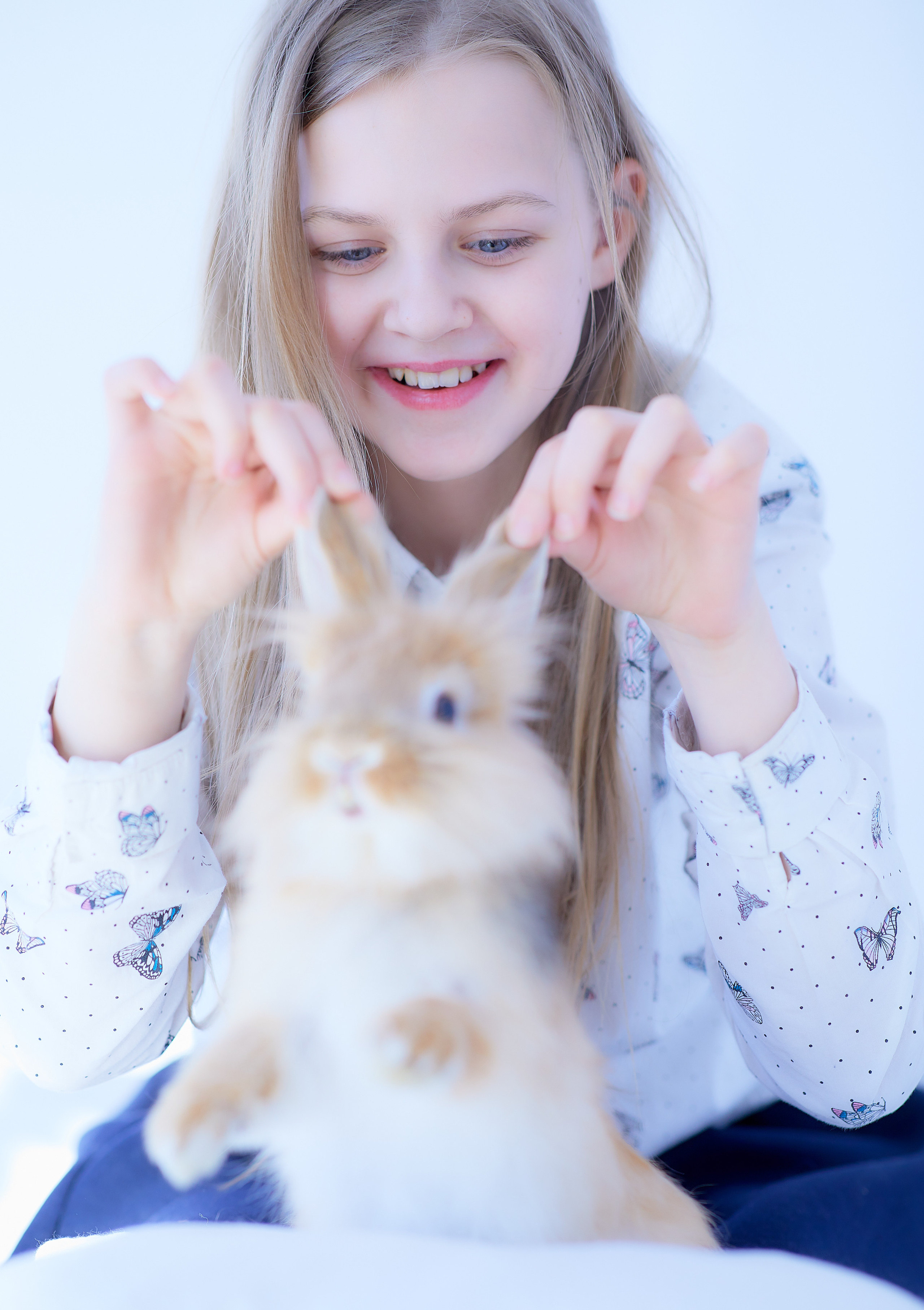 Настя и кролик Крош. Семейный и детский фотограф в Ярославле Юлия Галашина