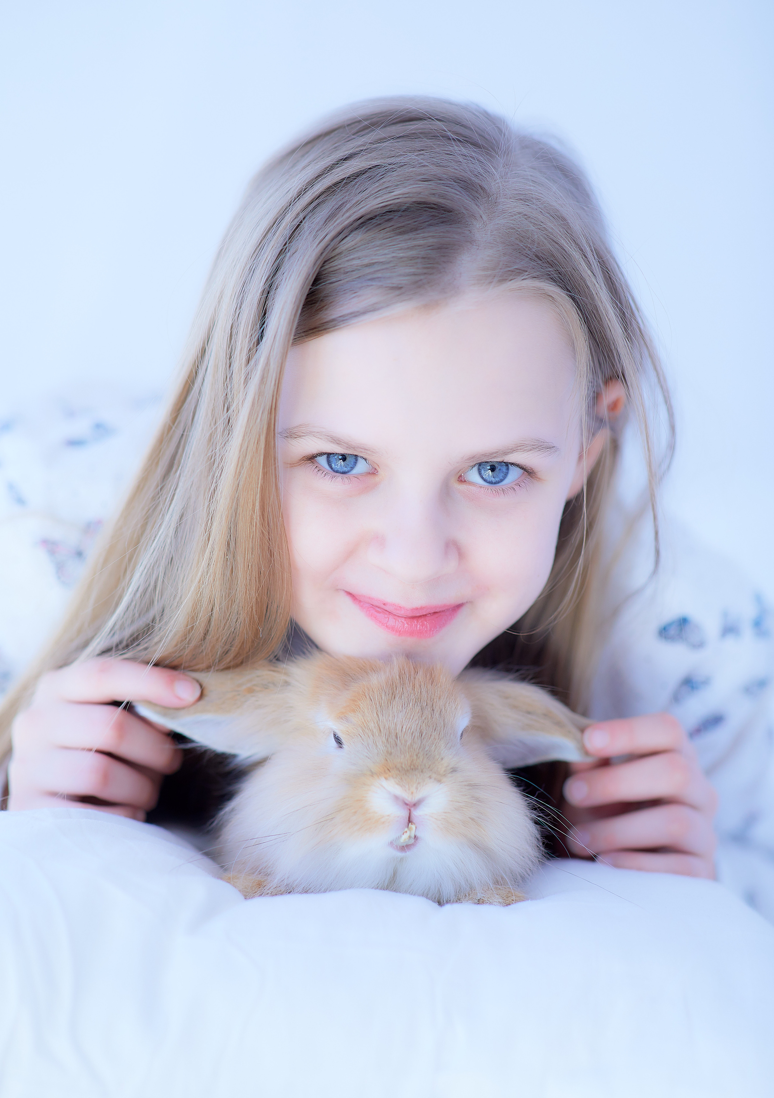 Настя и кролик Крош. Семейный и детский фотограф в Ярославле Юлия Галашина