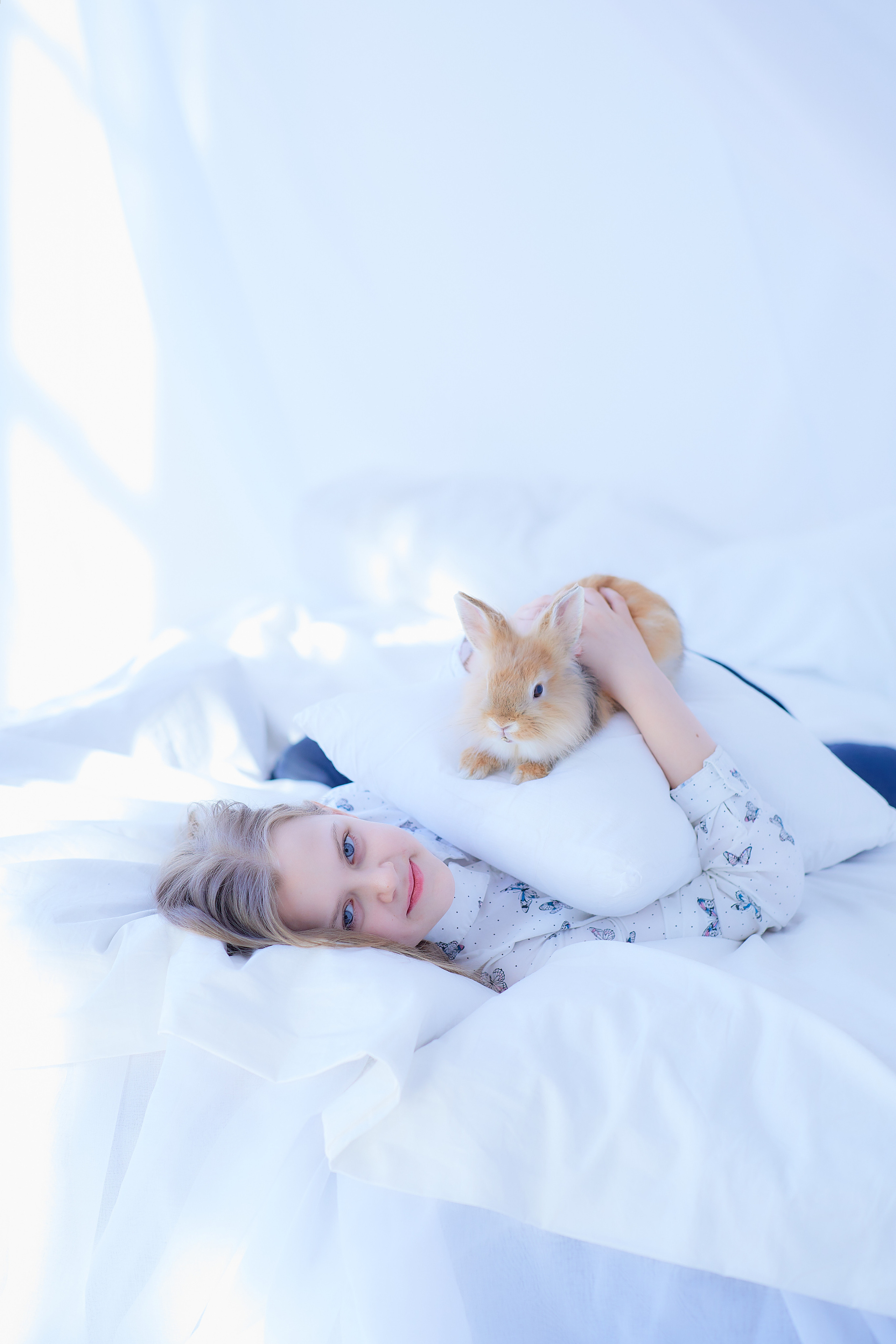 Настя и кролик Крош. Семейный и детский фотограф в Ярославле Юлия Галашина