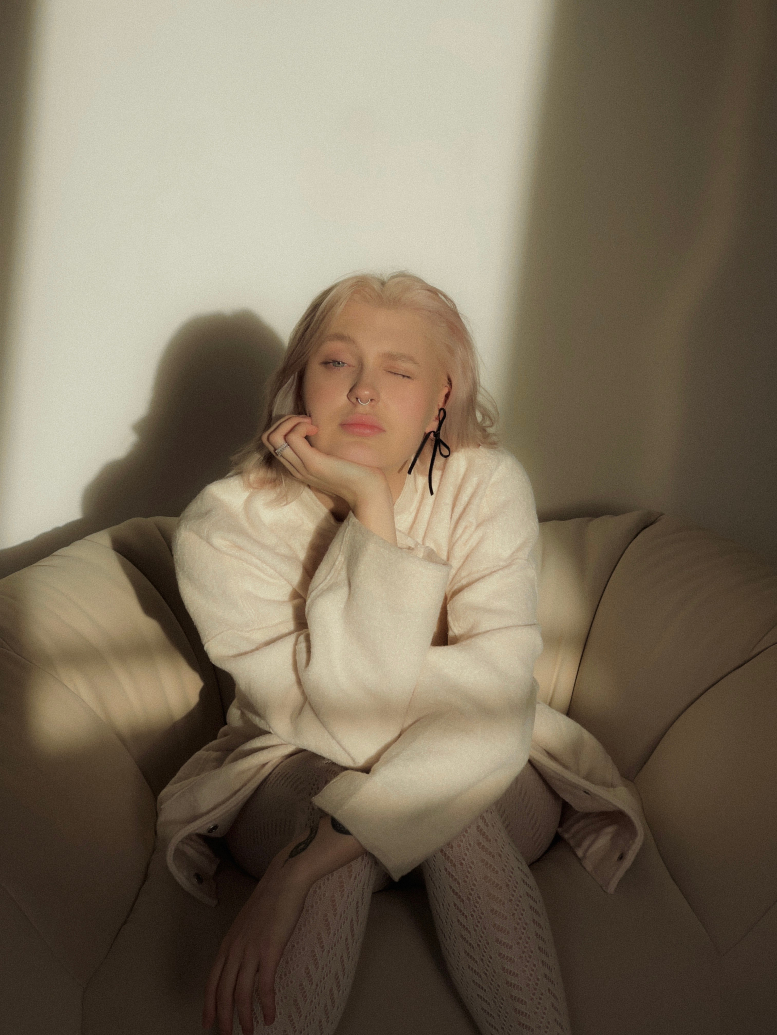 Ты войдёшь — и всё меняется в цветах. Фотограф, контент креатор