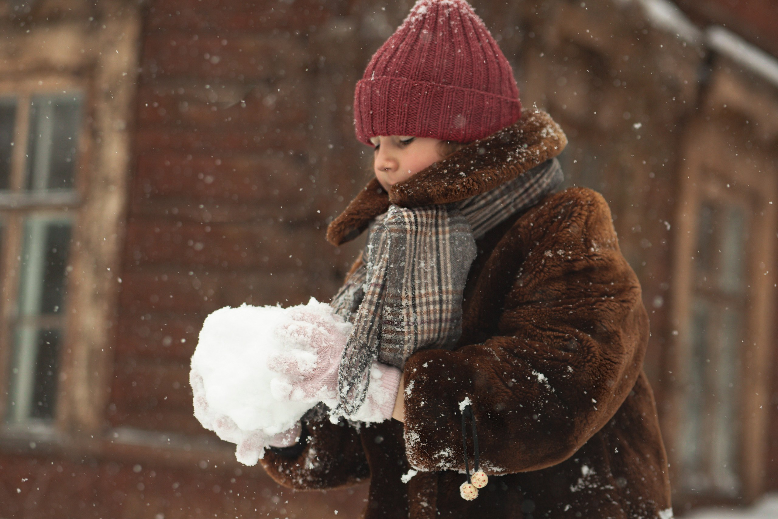 Мы лепим снеговика!. Съемка Таинств Крещения Венчания, детские и семейные съемки в Пензе