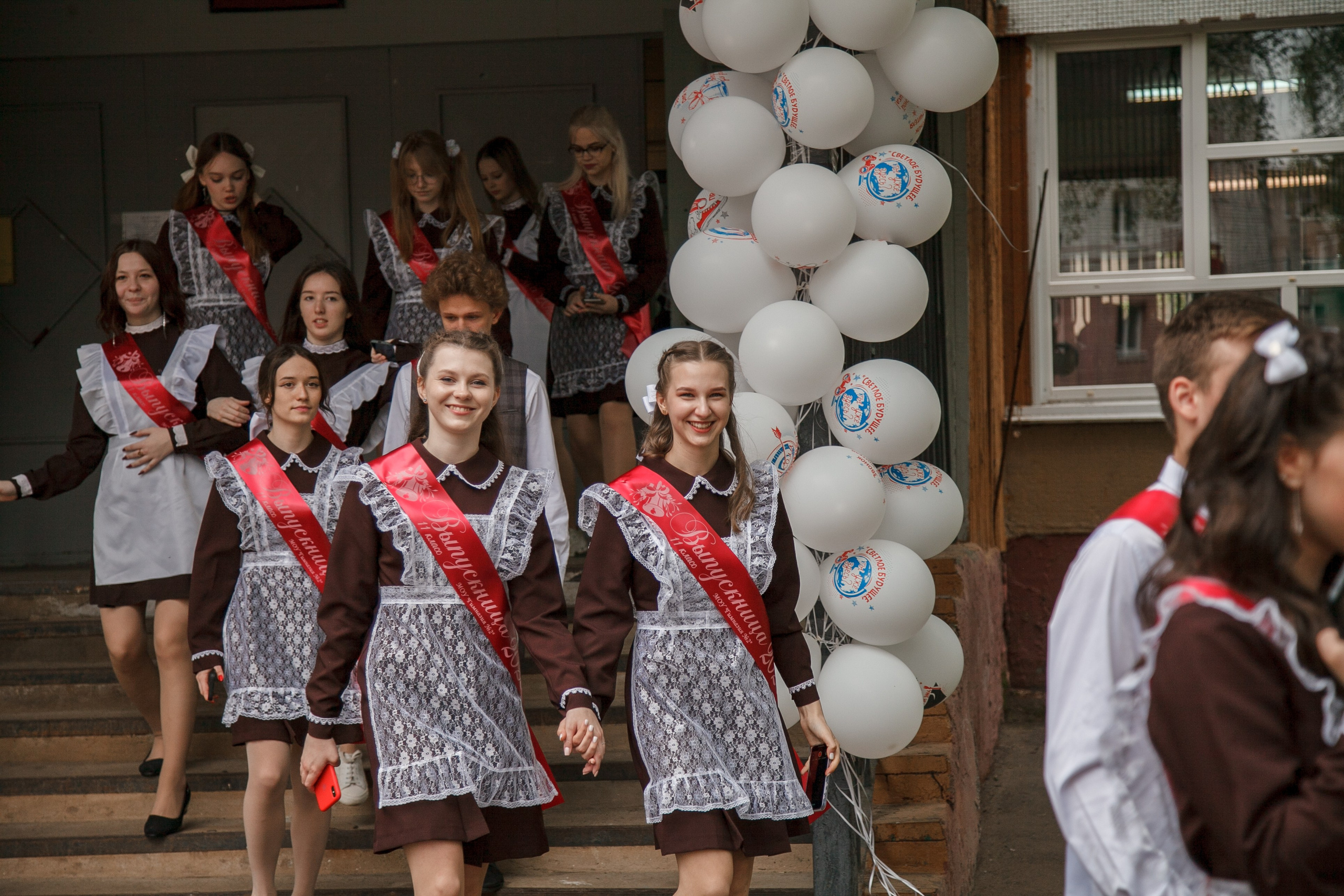 Последний звонок. Ирина Коновалова школьный фотограф. Выпускные альбомы Ярославль