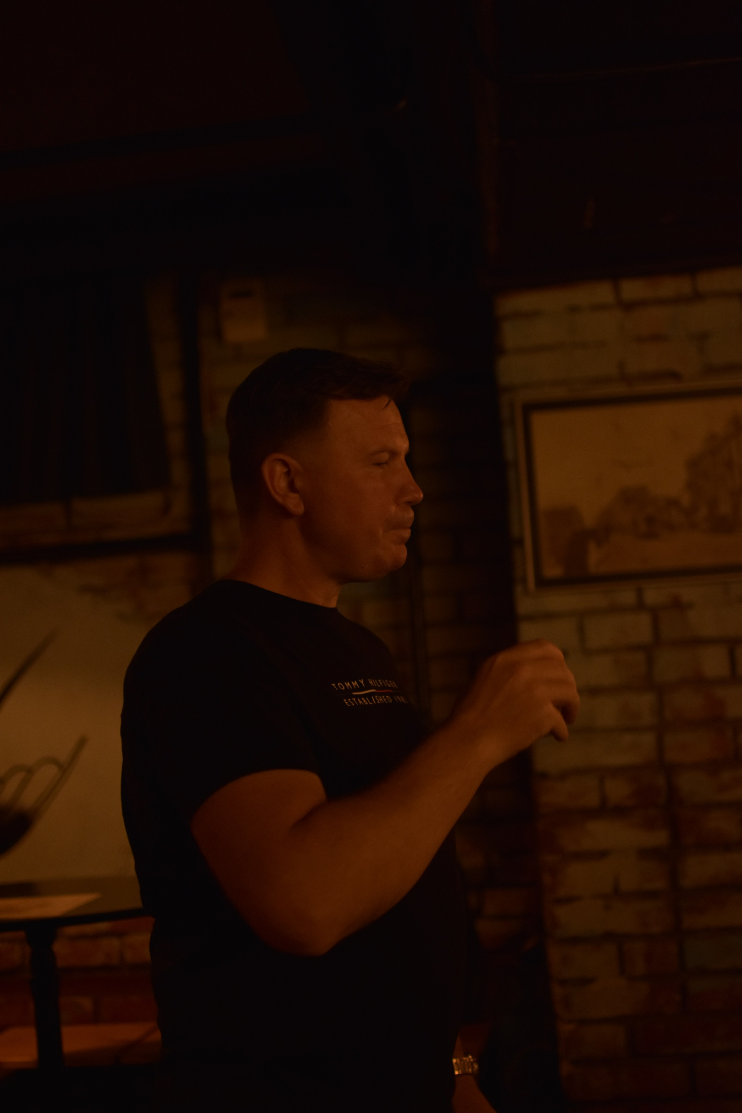 Hard Rock Cafe — Торжественный праздник дня рождения. Фотограф Владивосток (художественный портрет, празднование, торжество, мероприятие, фотопрогулка)