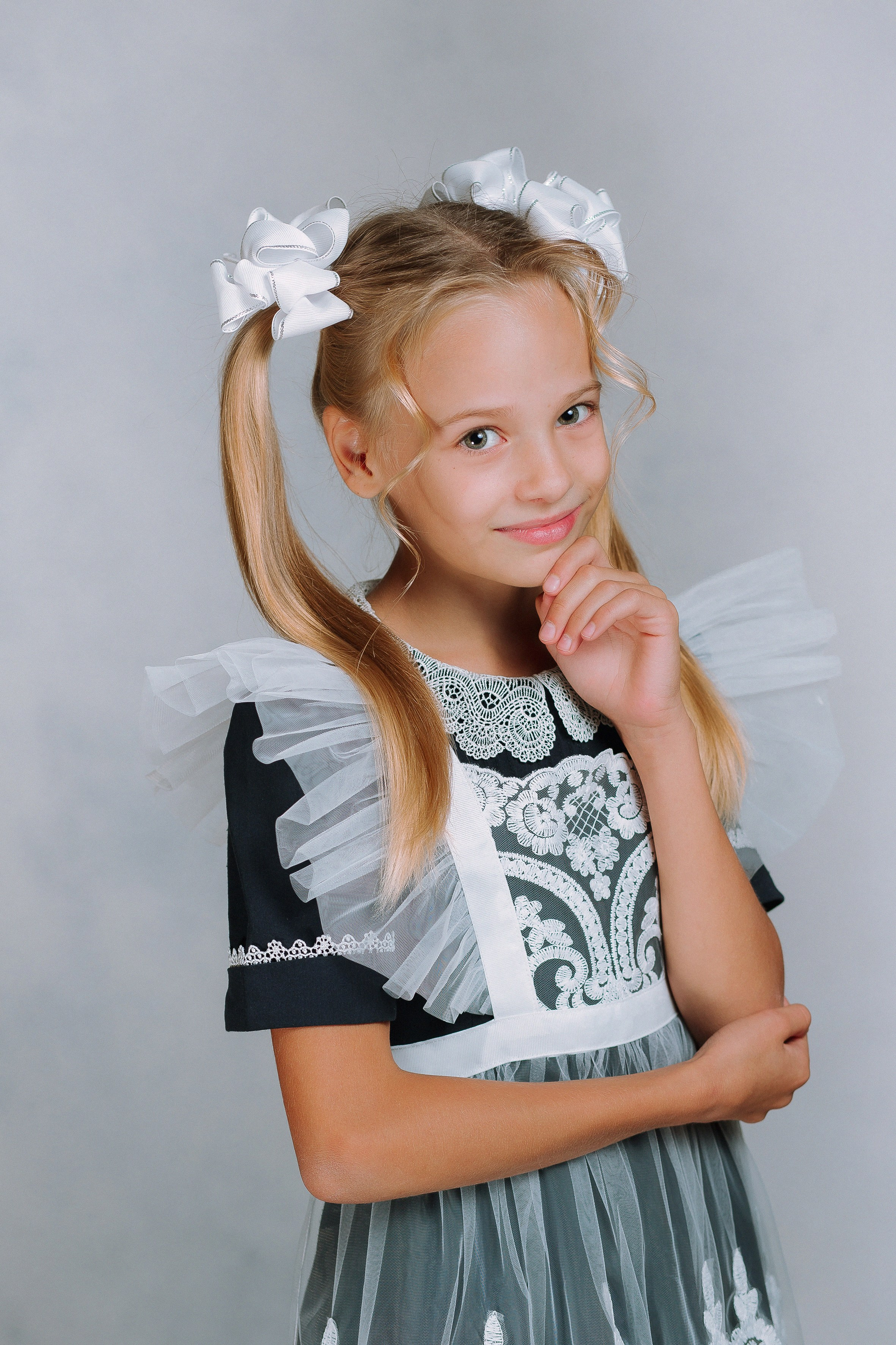 Портрет на светлом фоне- начальная школа. Выпускные альбомы Натальи Бутко: Новороссийск, Анапа, Геленджик