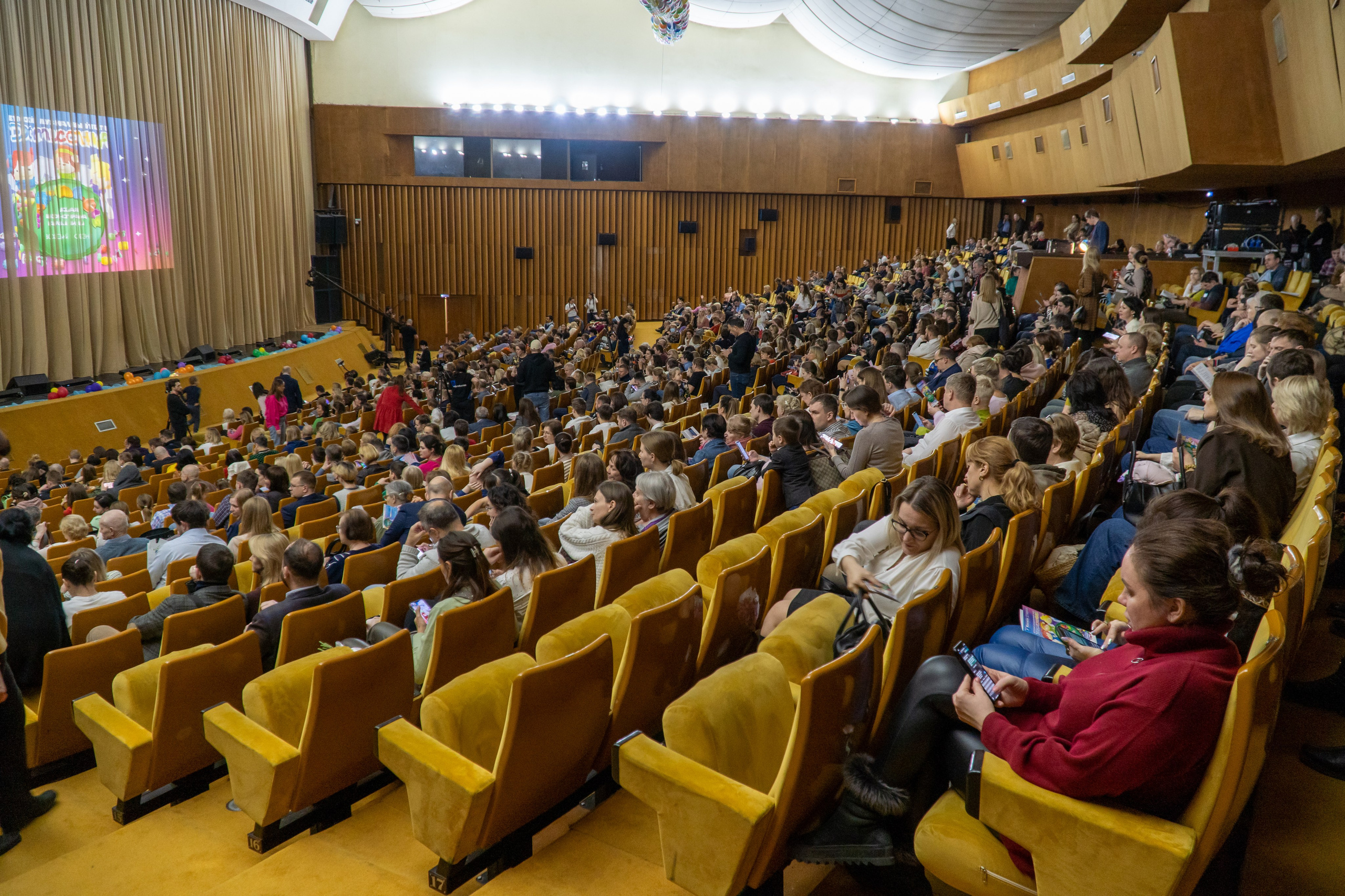 Съёмка концерта для Домисольки, большой концертный зал Космос. «Студия DRONAVT`s» — видеосъёмка и фотография г. Москва