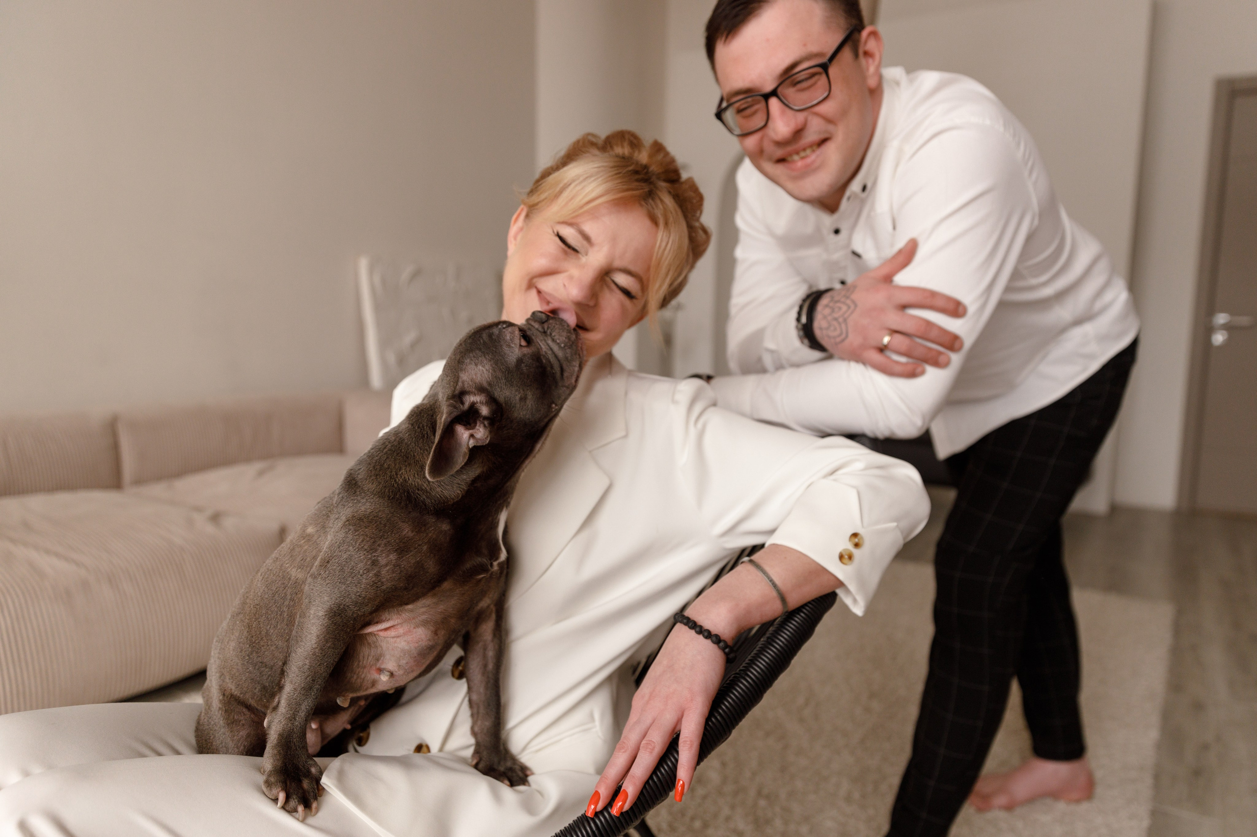 День свадьбы и 2 бульдожика. Авето фото. Выпускные альбомы Камчатка