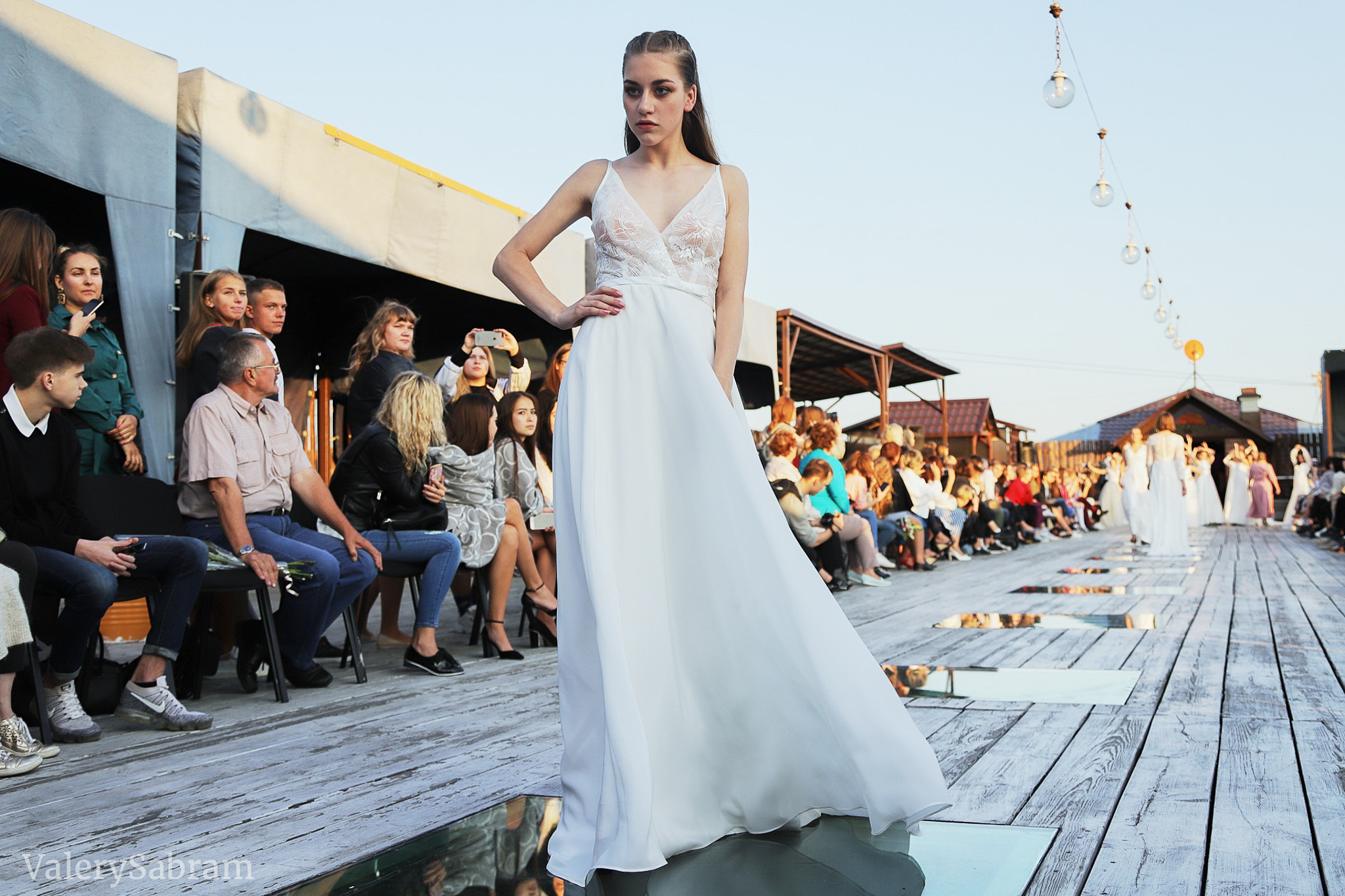 Модный показ Fresh Fashion School в галерее «Артмуза». Фотограф Валерий Сабрам