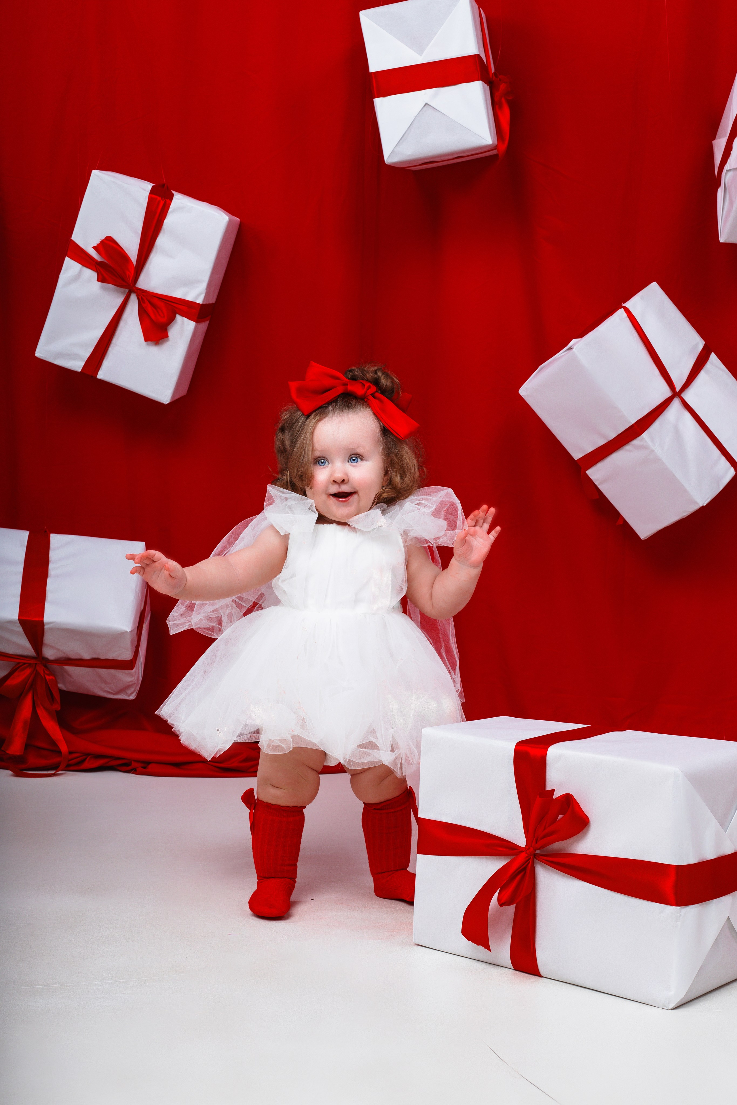 Профессиональная фотосессия на годик девочке в фотостудии в Сочи. Детский студийный фотограф Сочи