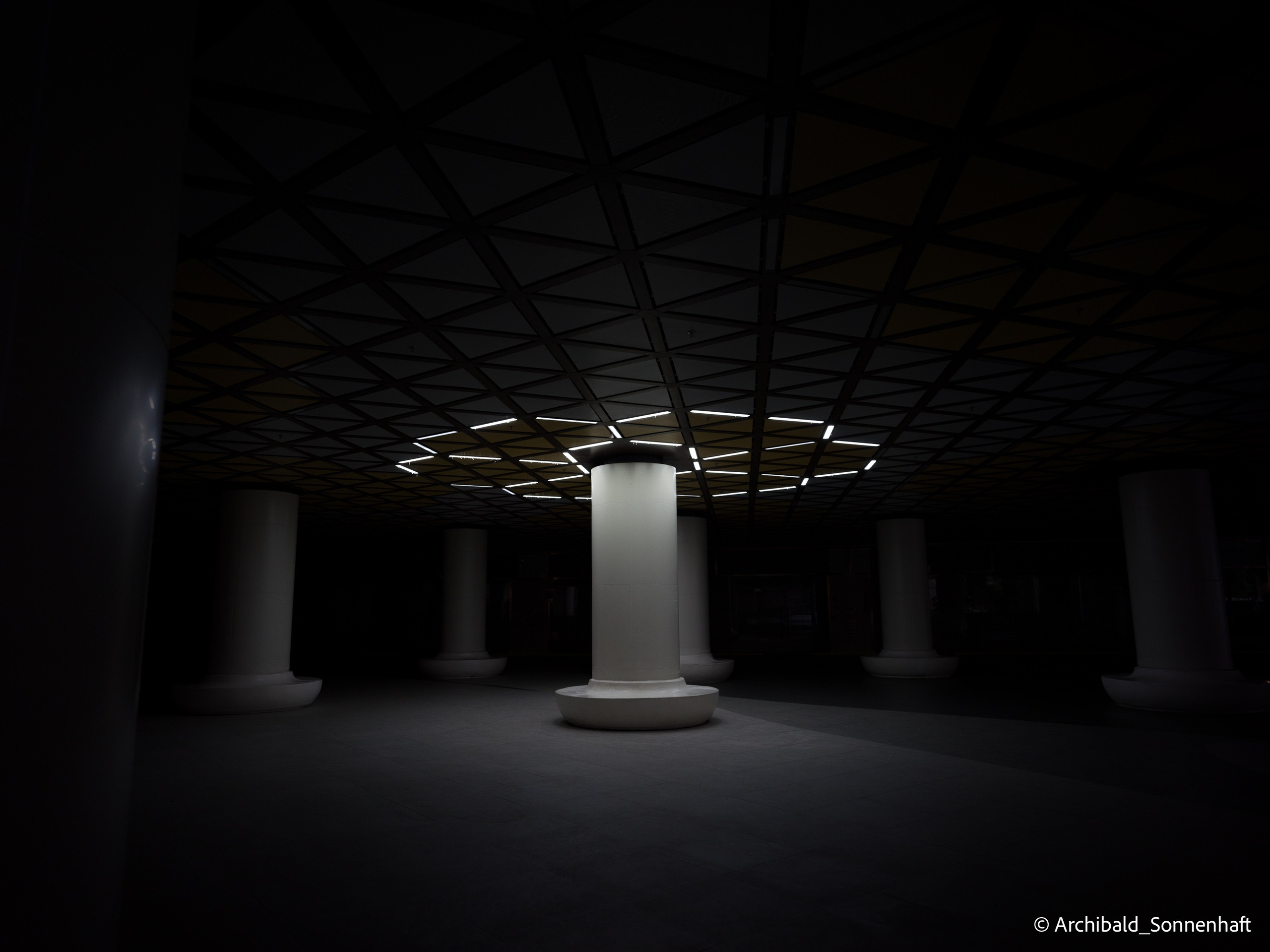 Office environs. Photographer in Guangzhou, China. Archibald Sonnenhaft