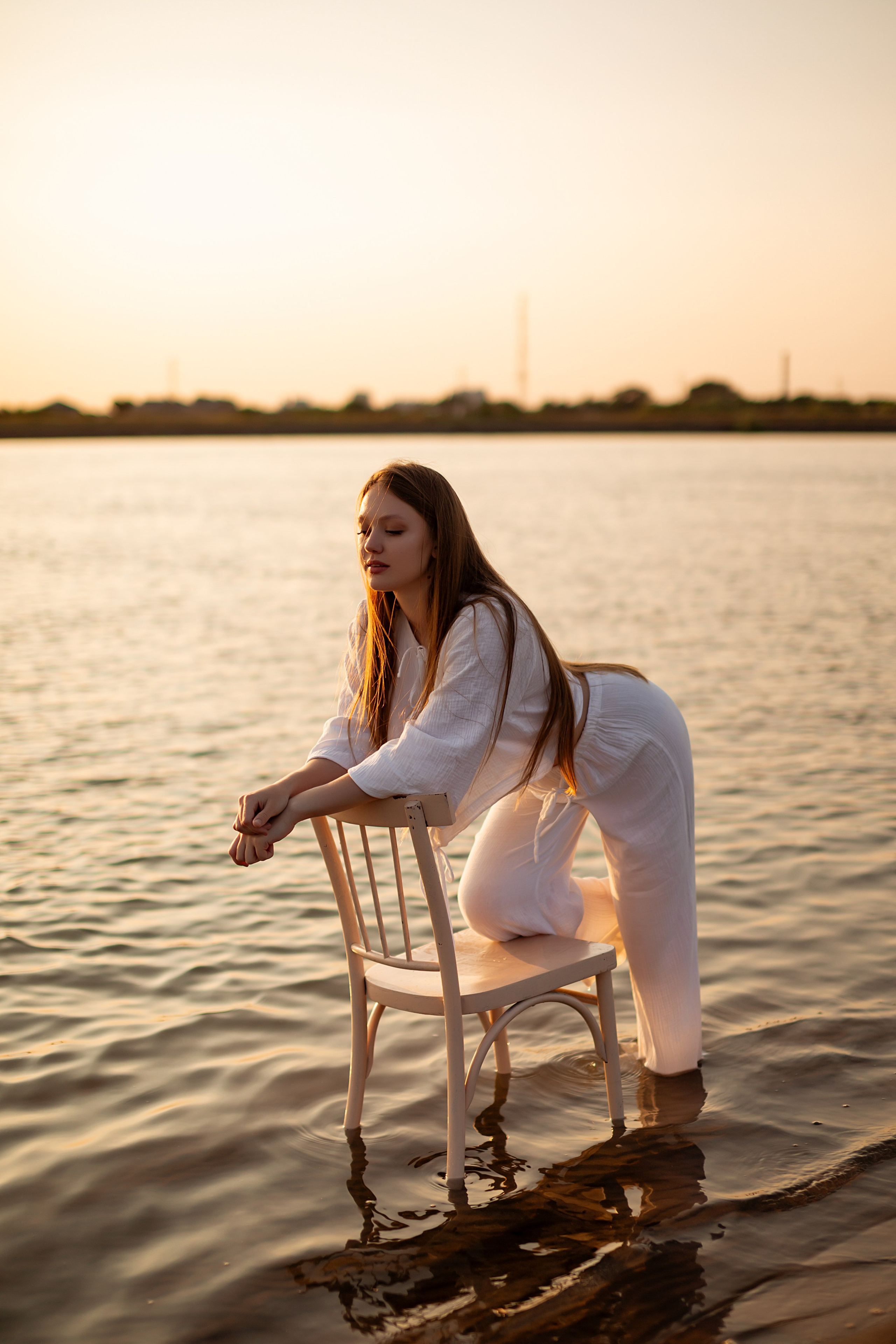 У воды. Https://malovafoto.ru