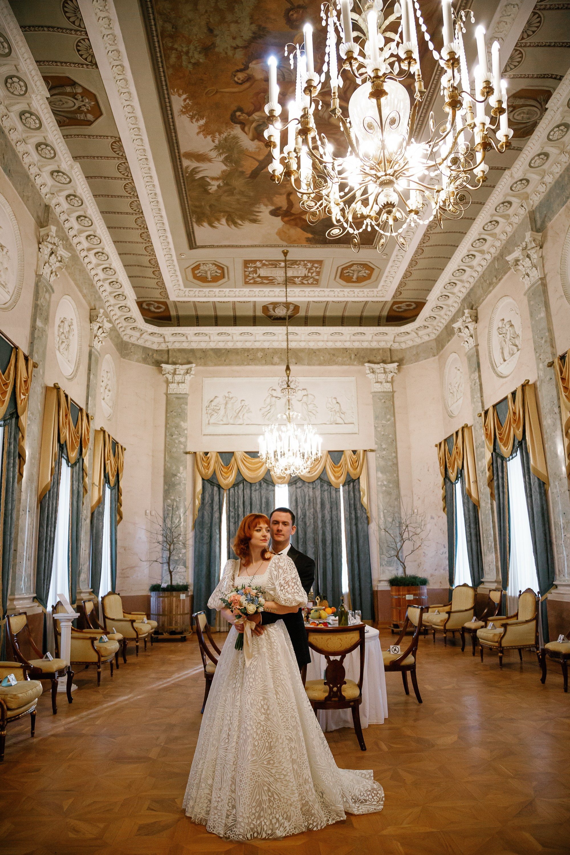 Свадебная фотосессия в музее усадьбе Люблино. Дворец Н. А. Дурасова