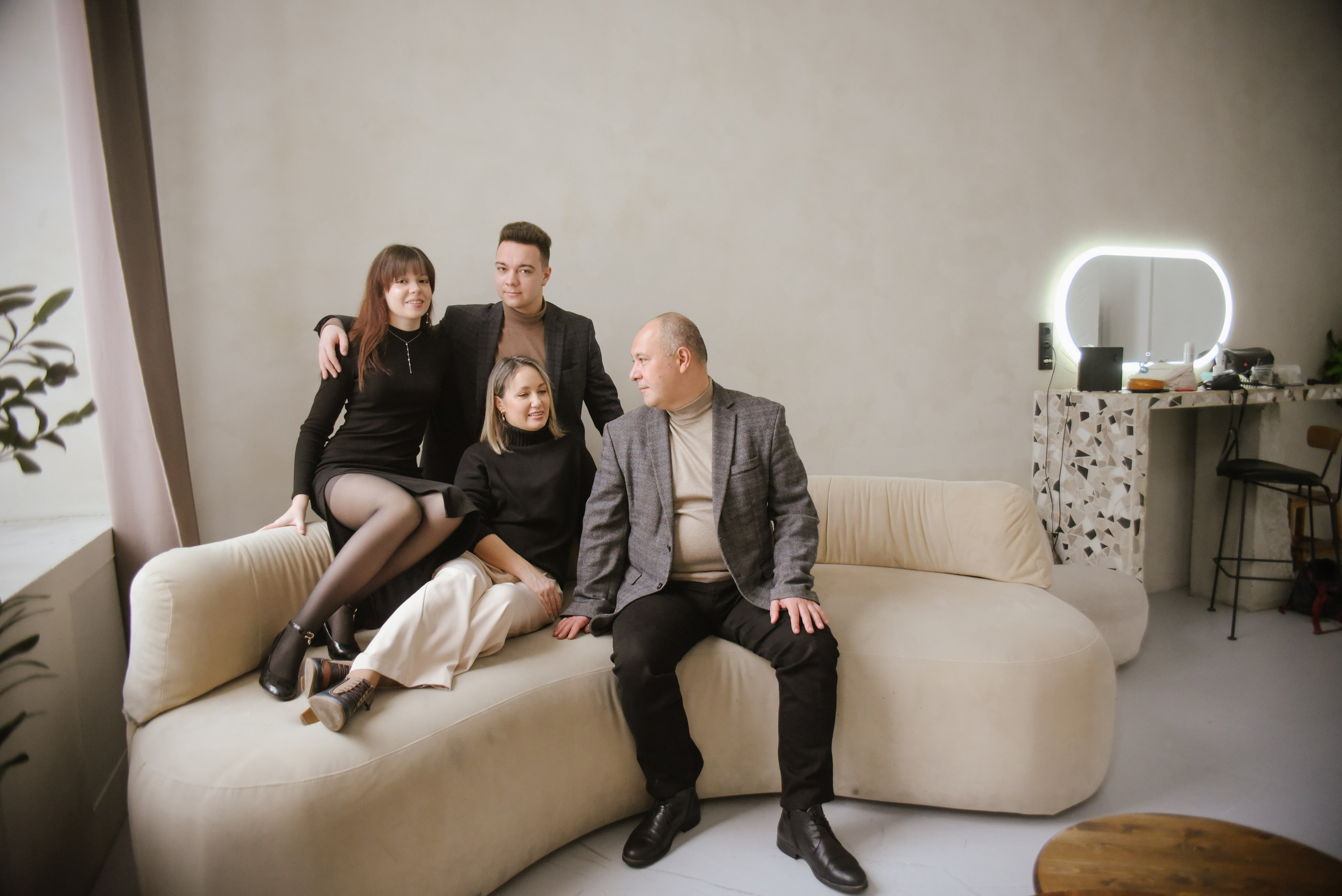 Молодые родители и взрослые дети. Фотограф Лола Волна, город Москва