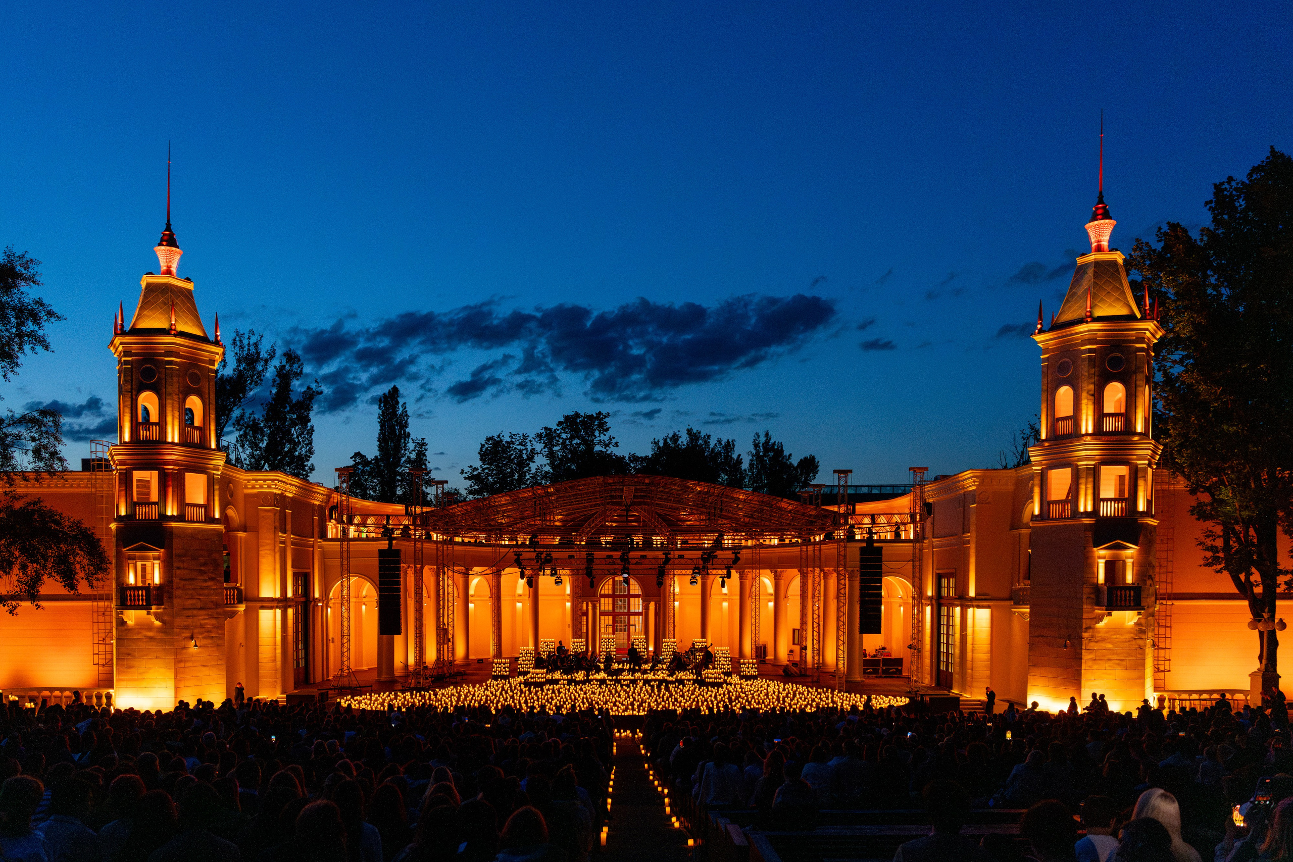 Симфонический оркестр Lumisfera при свечах. Фотограф Никита Комаров