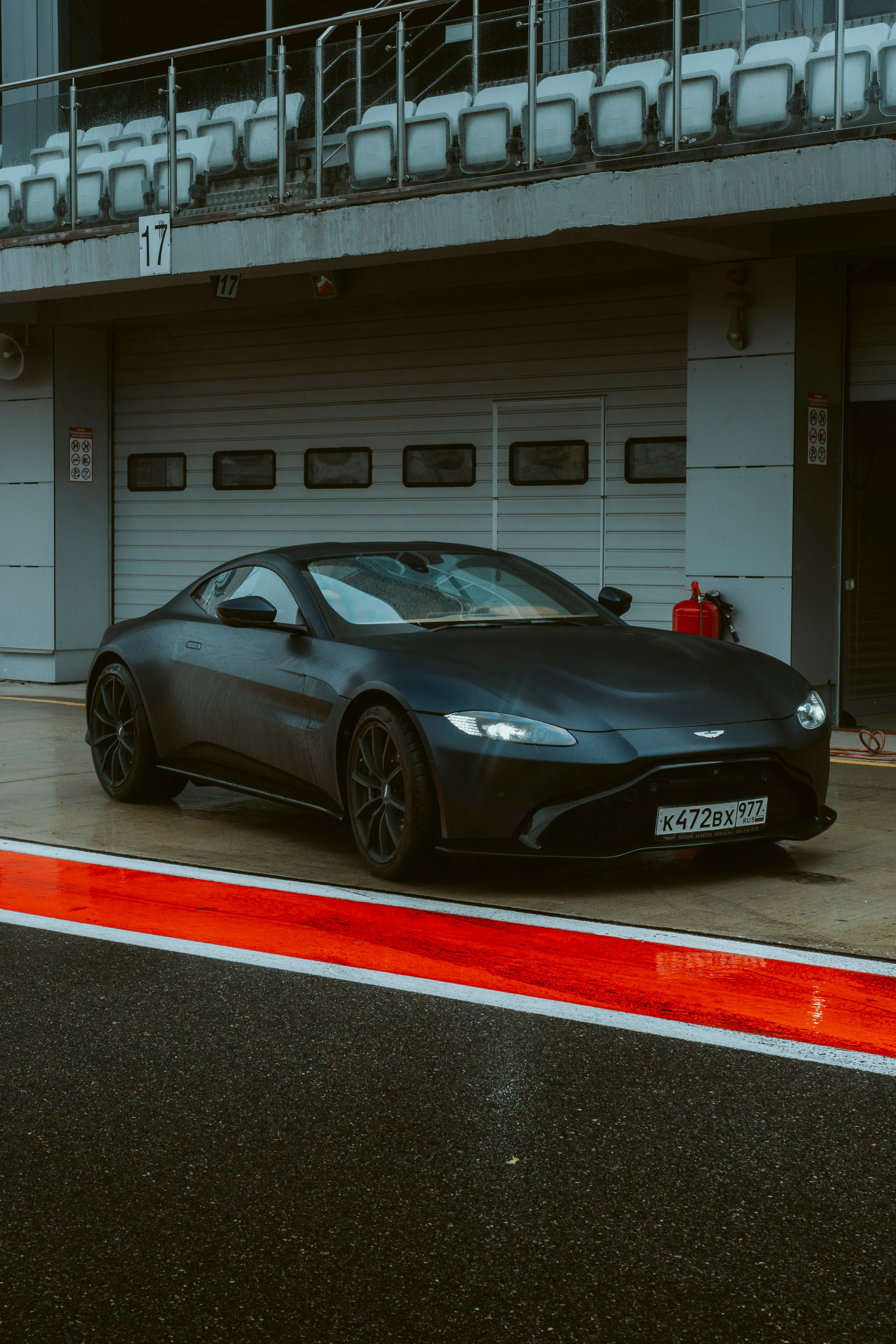 Aston Martin Vantage. Автомобильный и коммерческий фотограф Москва