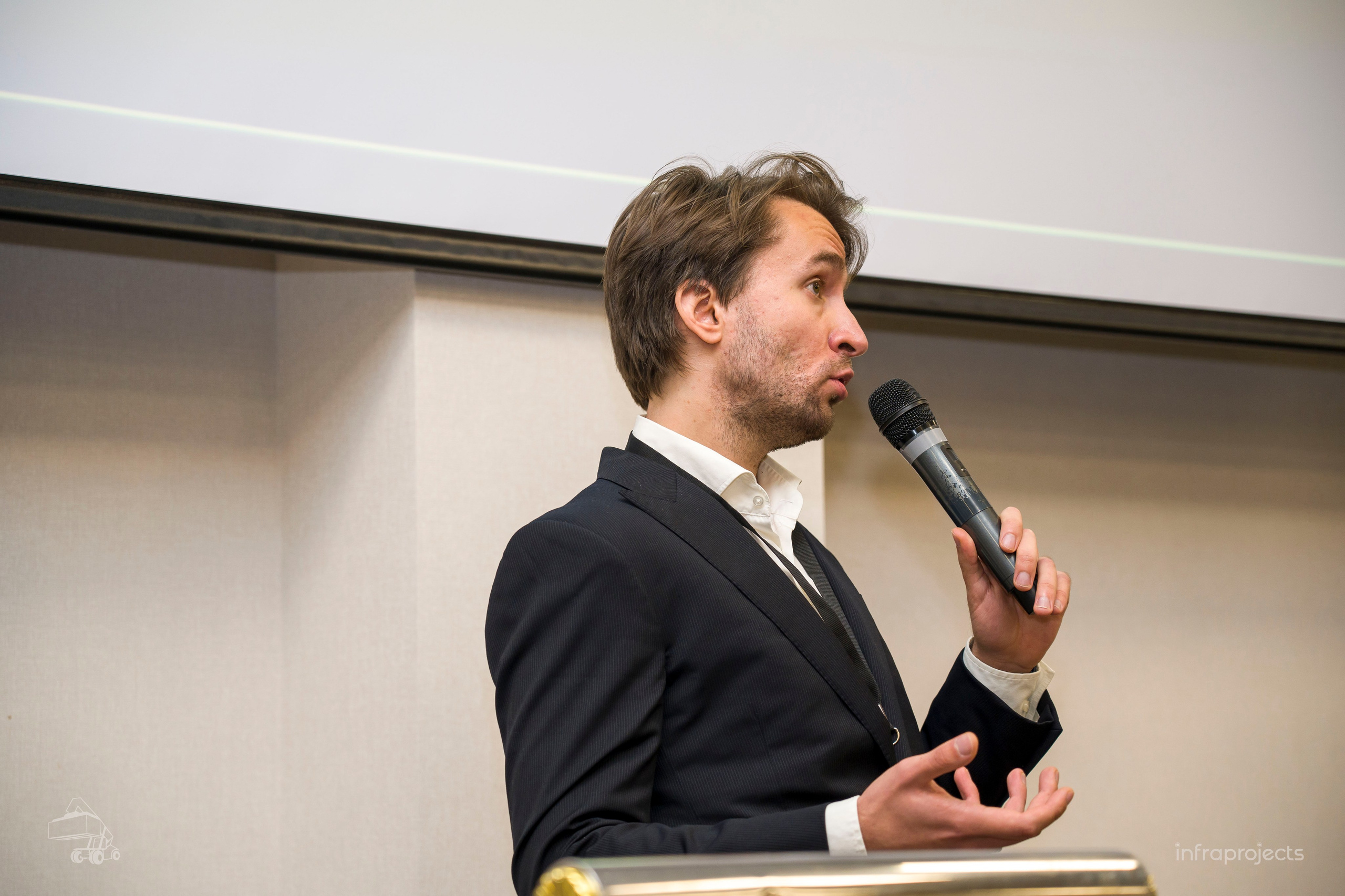 За контейнерами репортаж. Фотограф в Санкт-Петербурге. Репортажная и все съёмки для бизнеса