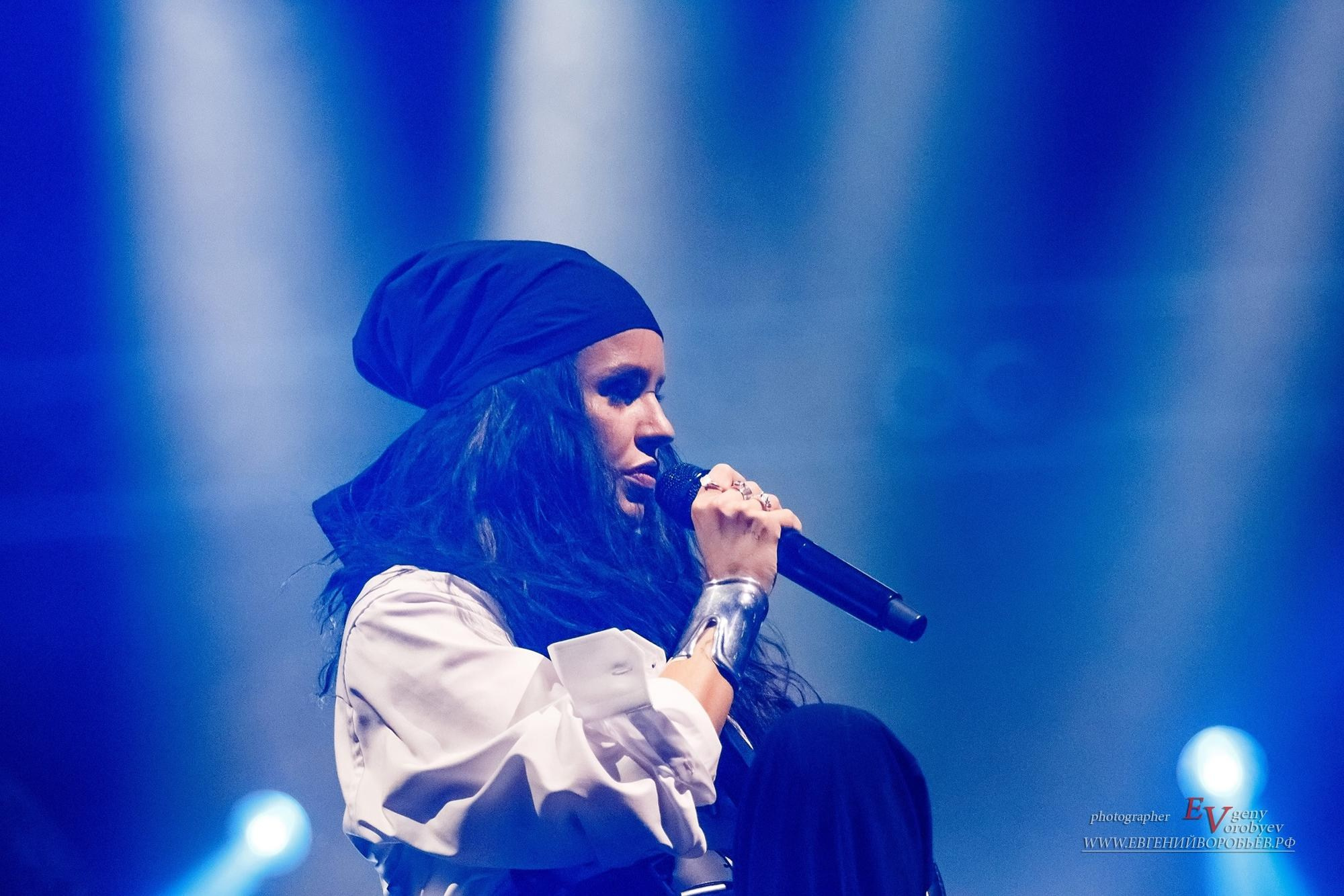Концерт певицы зиверт в Красноярске фото репортаж артистка шоу фоторепортаж репортажный фотограф фотосъёмка заказать цена стоимость пример