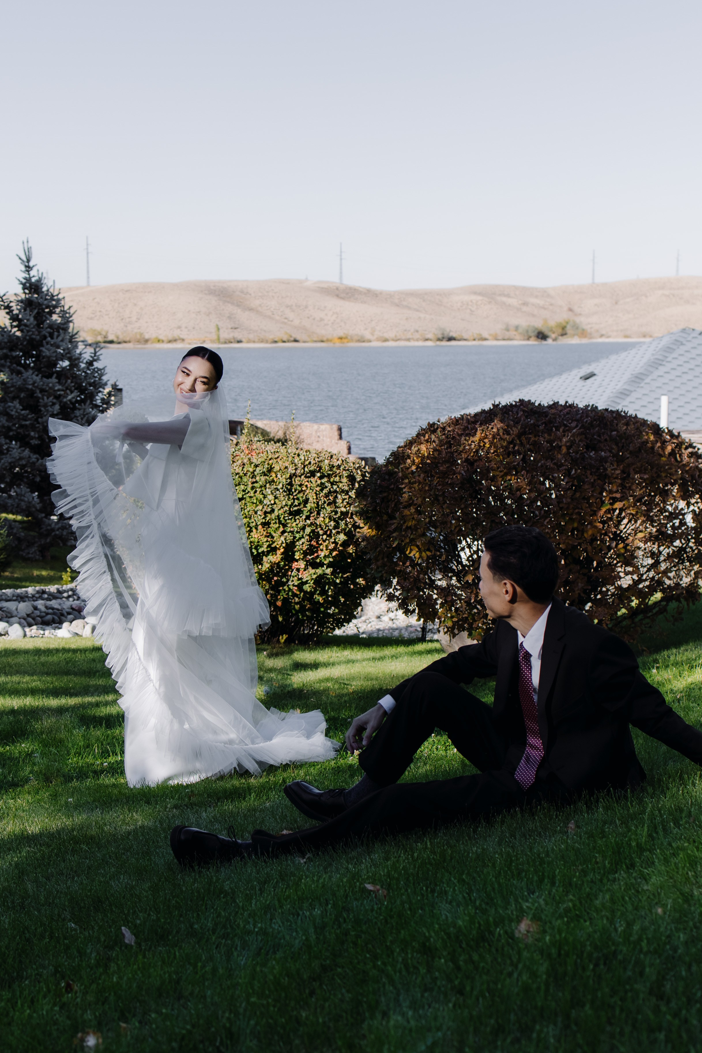 В зеленом саду. Shakhmanoff.kz