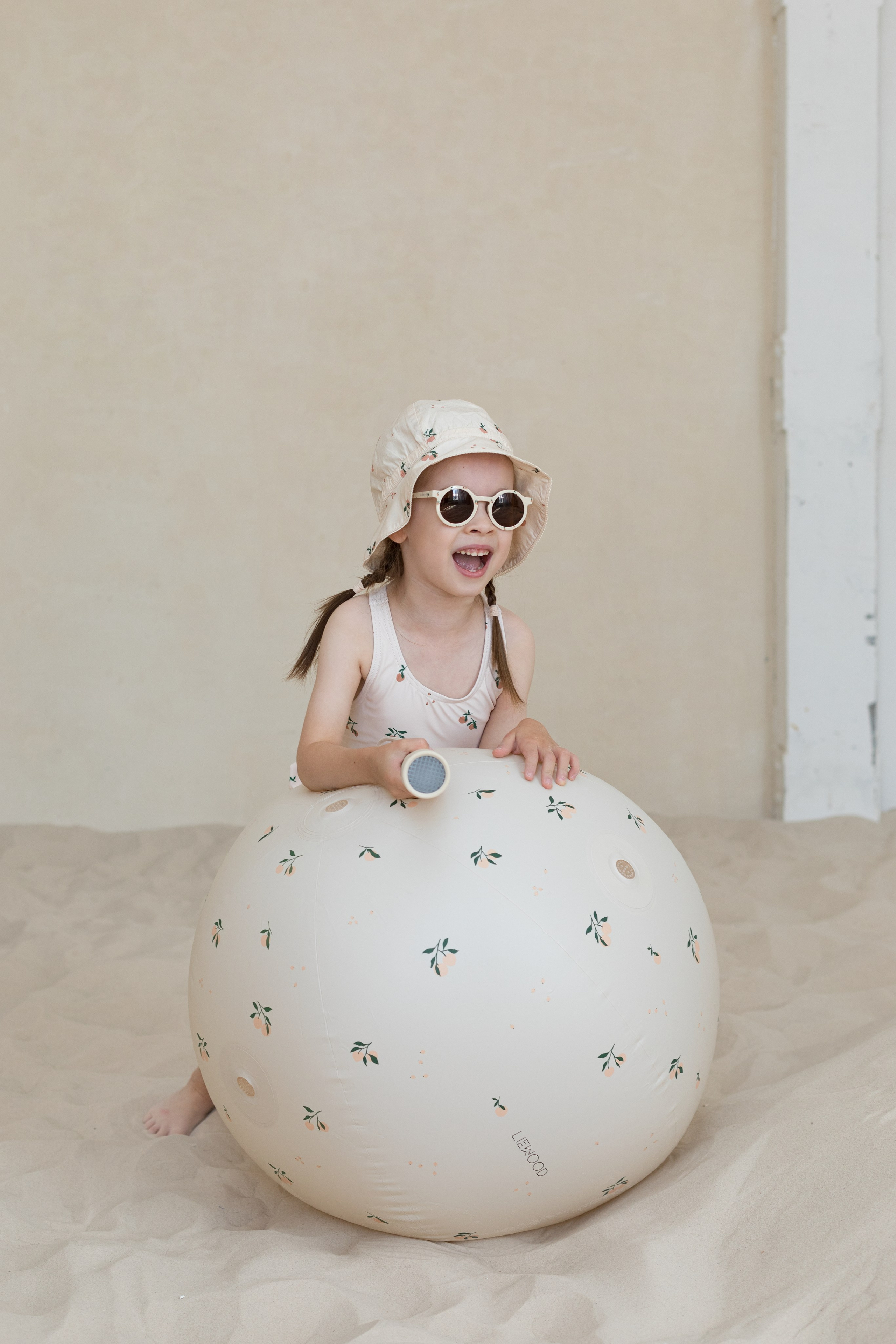 Фотосессия в песке для детского бренда. Детский и контент фотограф Надя Волкова Санкт-Петербург