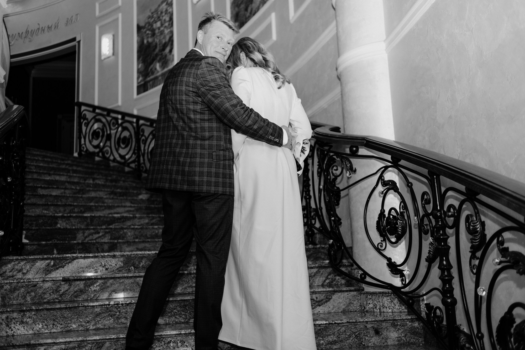 Свадебная фотосессия Дмитрия и Марии в Тюмени — Идеи для съемки в ЗАГСе и городе. Портретный фотограф Тюмень Дарья Мустафина