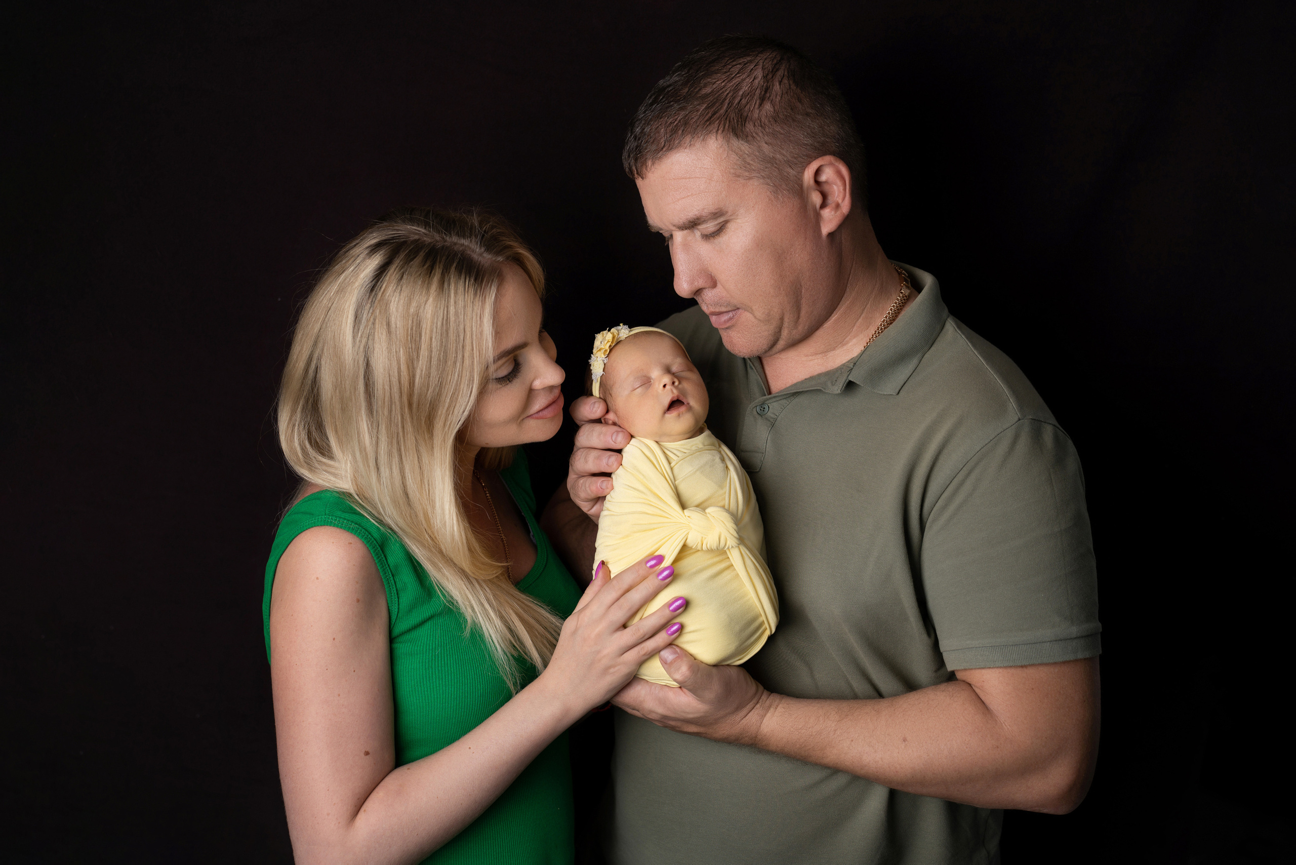 Фото с родителями/Макроснимки. Фотограф новорожденных Оренбург и свадебный фотограф Оренбург