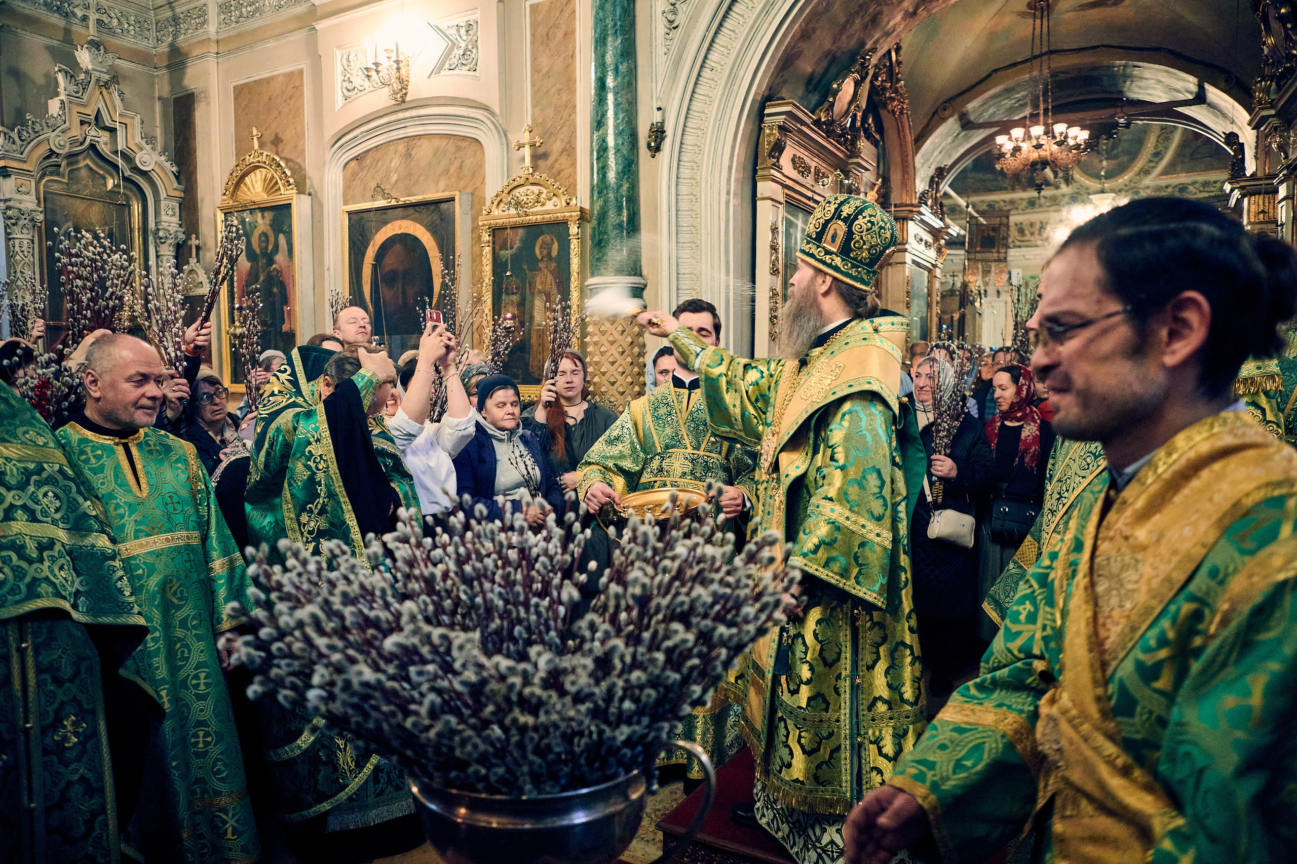 На всенощном бдении под Неделю ваий. DMITRY MOISEENKO — фотограф, художник, топ-стилист