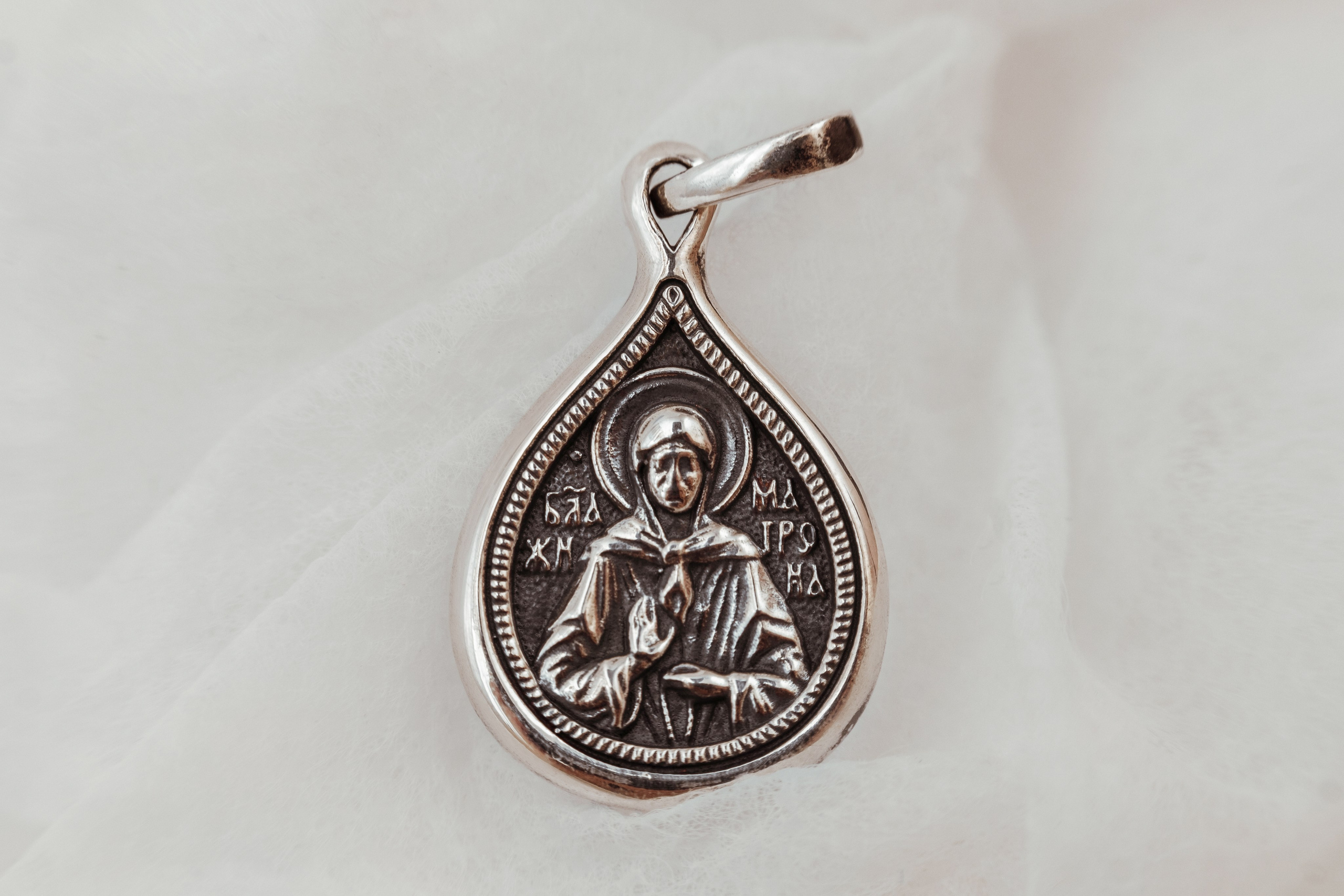 Съемка серебряных украшений в Санкт-Петербурге. Фотосессия для маркетплейсов