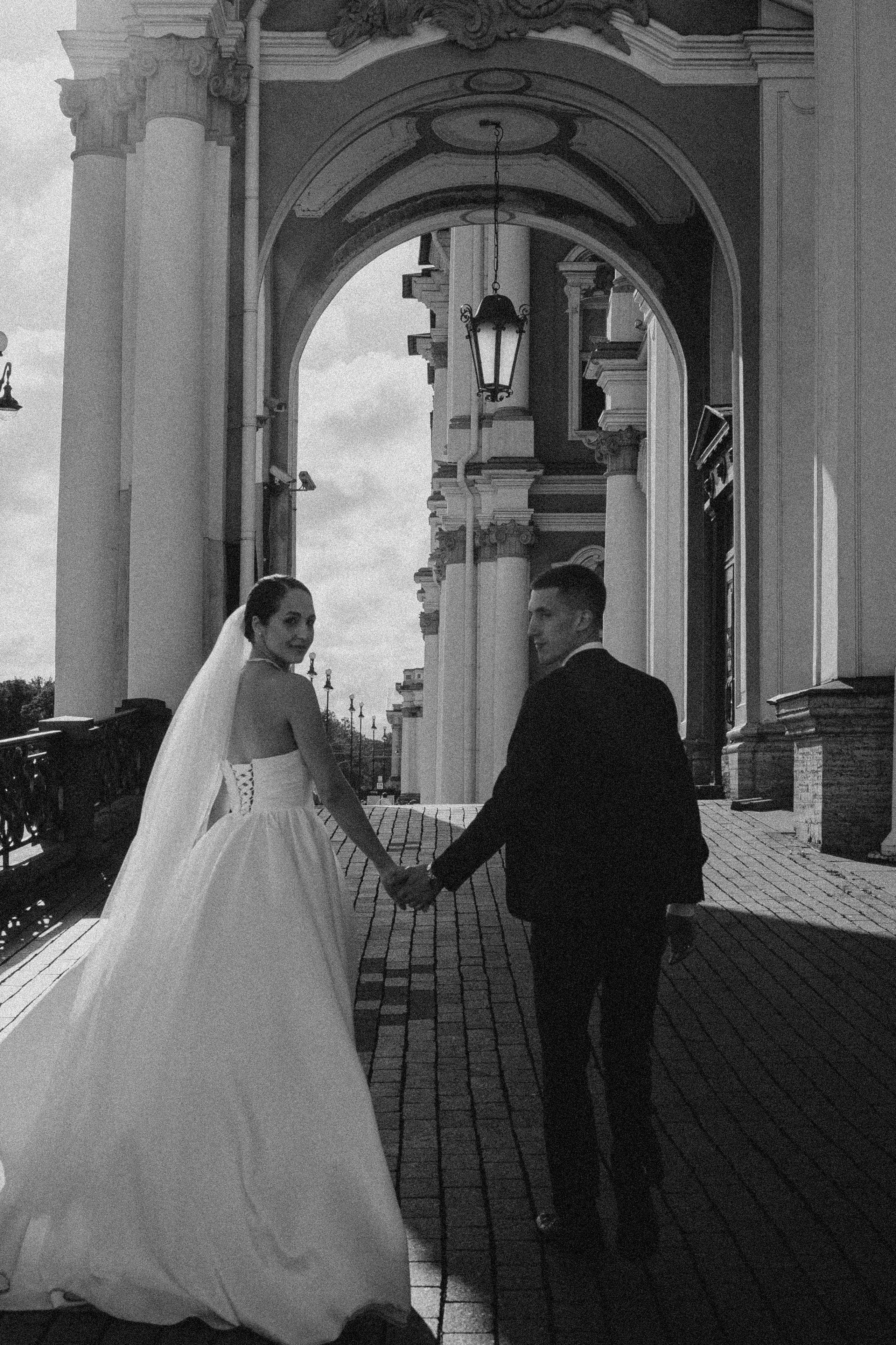 СВАДЕБНАЯ ПРОГУЛКА В САНТК-ПЕТЕРБУРГЕ (ИСАКИЕВСКИЙ СОБОР, ЗИМНЯЯ КАНАВКА, ЭРМИТАЖ И БОЛЬШАЯ МОРСКАЯ УЛИЦА). Профессиональный фотограф, Санкт-Петербург — Виктория Богомолова