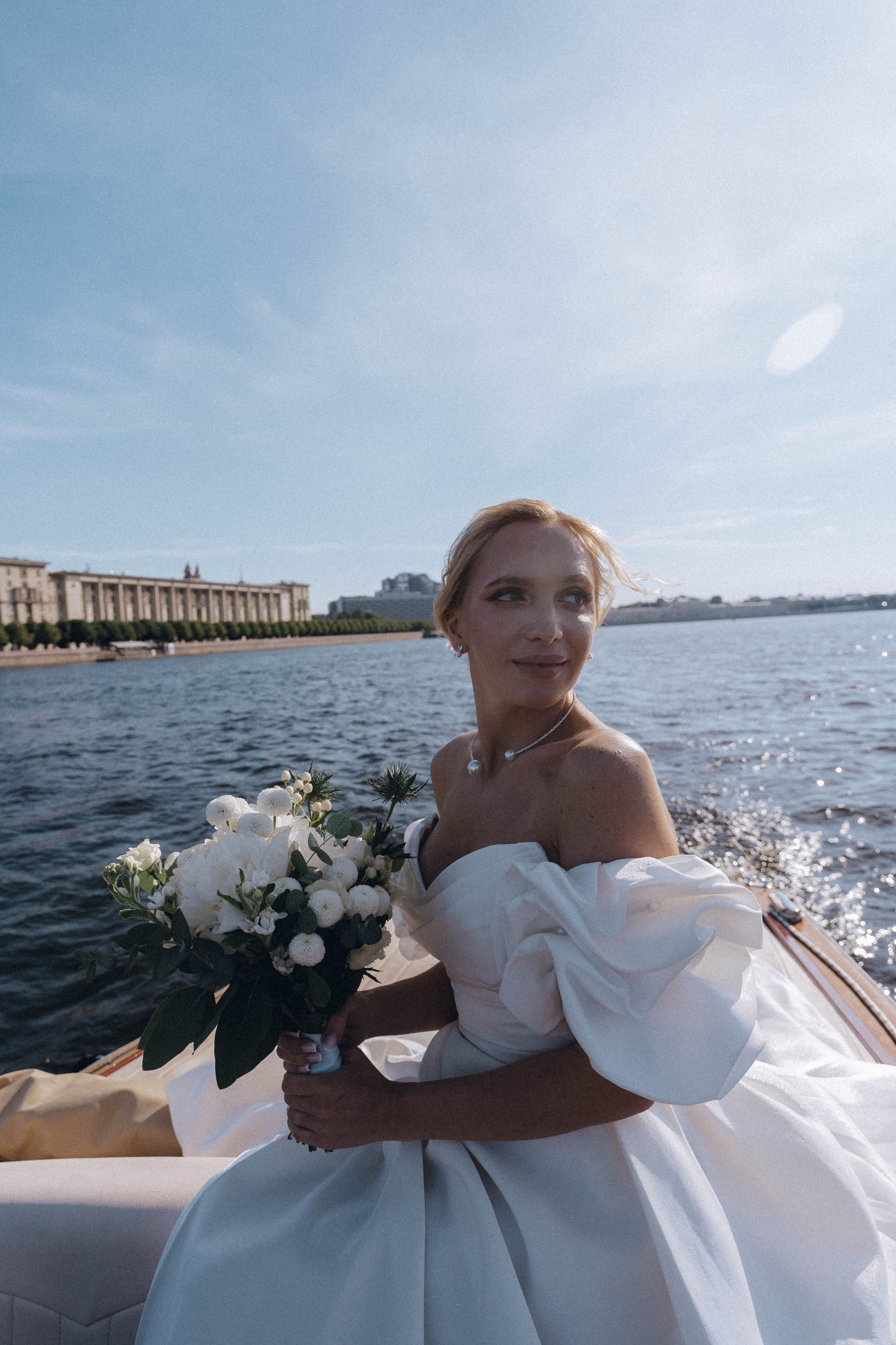 СВАДЕНБНАЯ СЬЕМКА НА КАТЕРЕ ПО КАНАЛАМ САНКТ-ПЕТЕРБУРГА И В АКВАТОРИИ НЕВЫ. Профессиональный фотограф, Санкт-Петербург — Виктория Богомолова