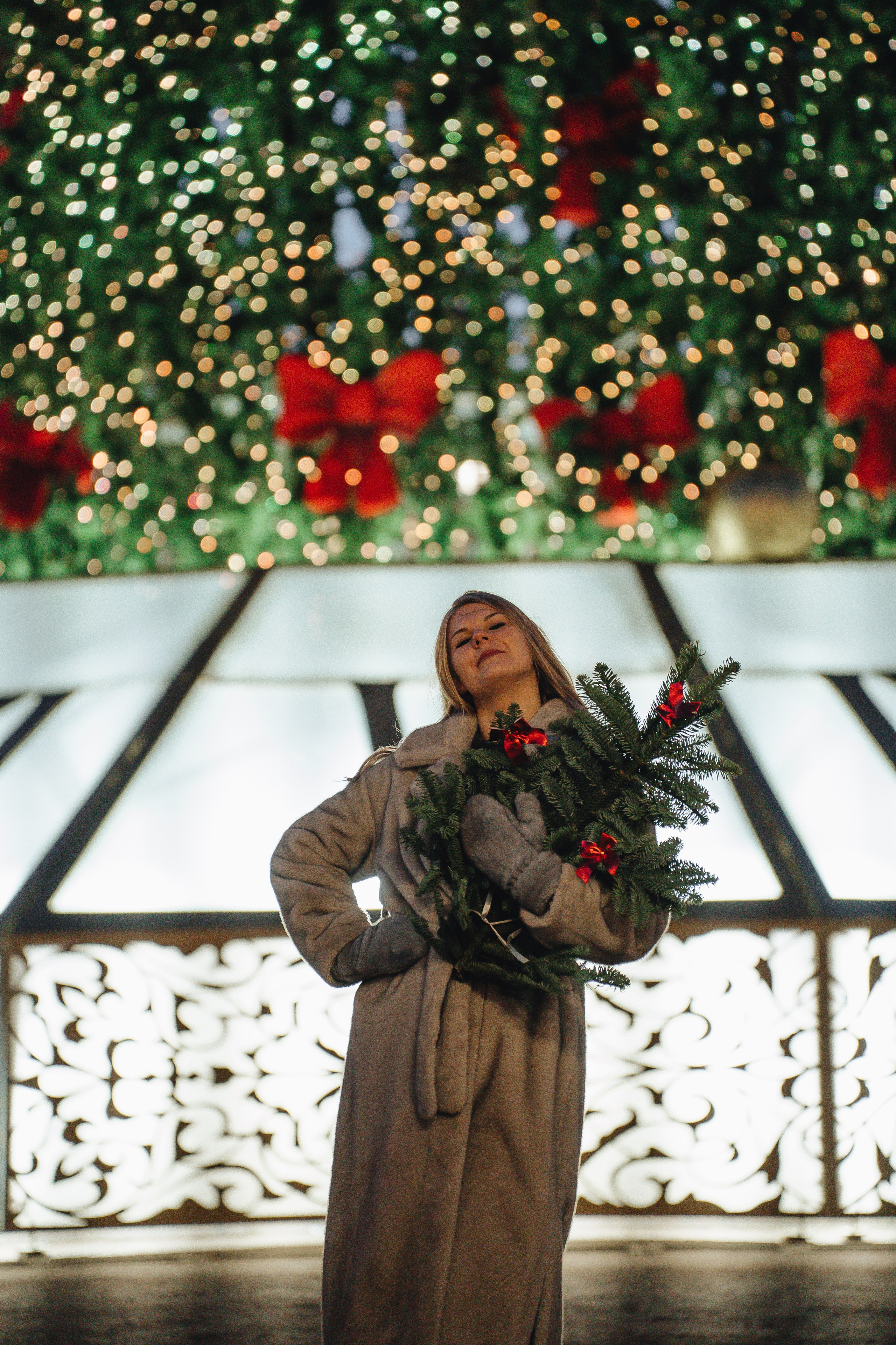 ПРОГУЛКА НА МАНЕЖНОЙ ПЛОЩАДИ ДЛЯ ДЕВУШКИ ПЕРЕД НОВЫМ ГОДОМ (НОВОГОДНЯЯ ФОТОСЕССИИЯ НА МАНЕЖНОЙ ПЛОЩАДИ). Профессиональный фотограф, Санкт-Петербург — Виктория Богомолова
