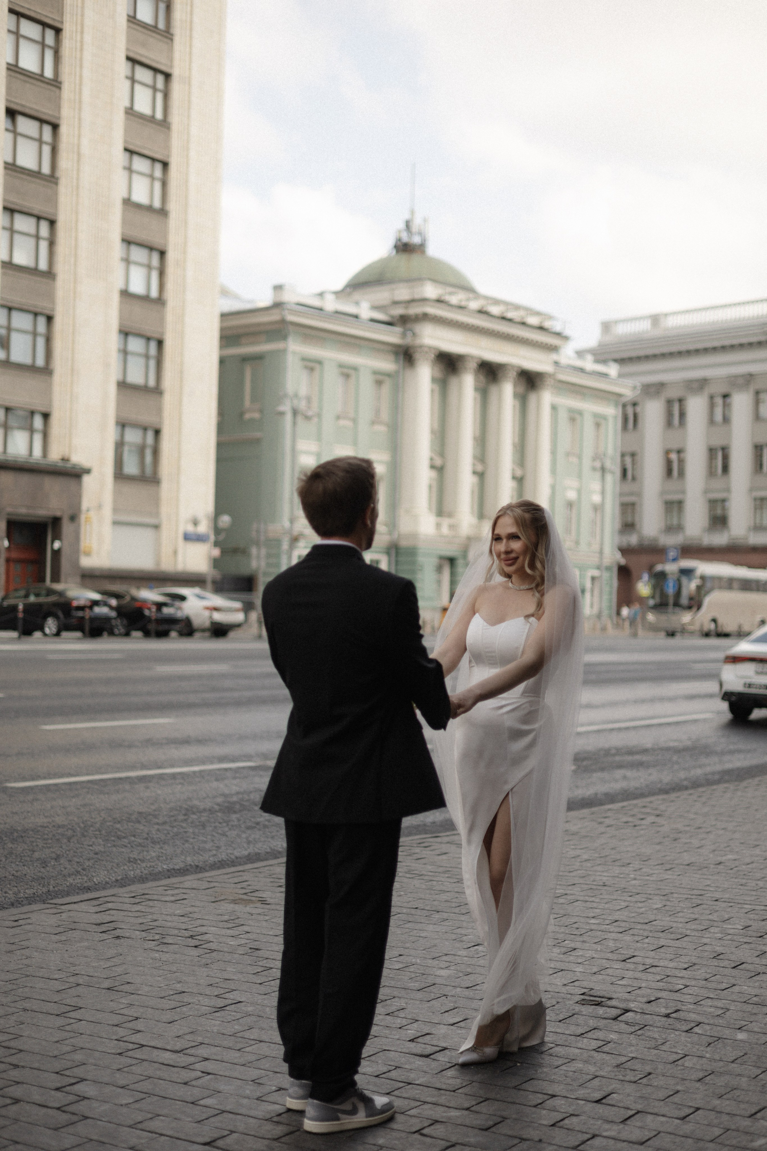 Арина и Дима. Сборы, роспись и прогулка. Свадебный и портретный фотограф в Москве Анастасия Масюк