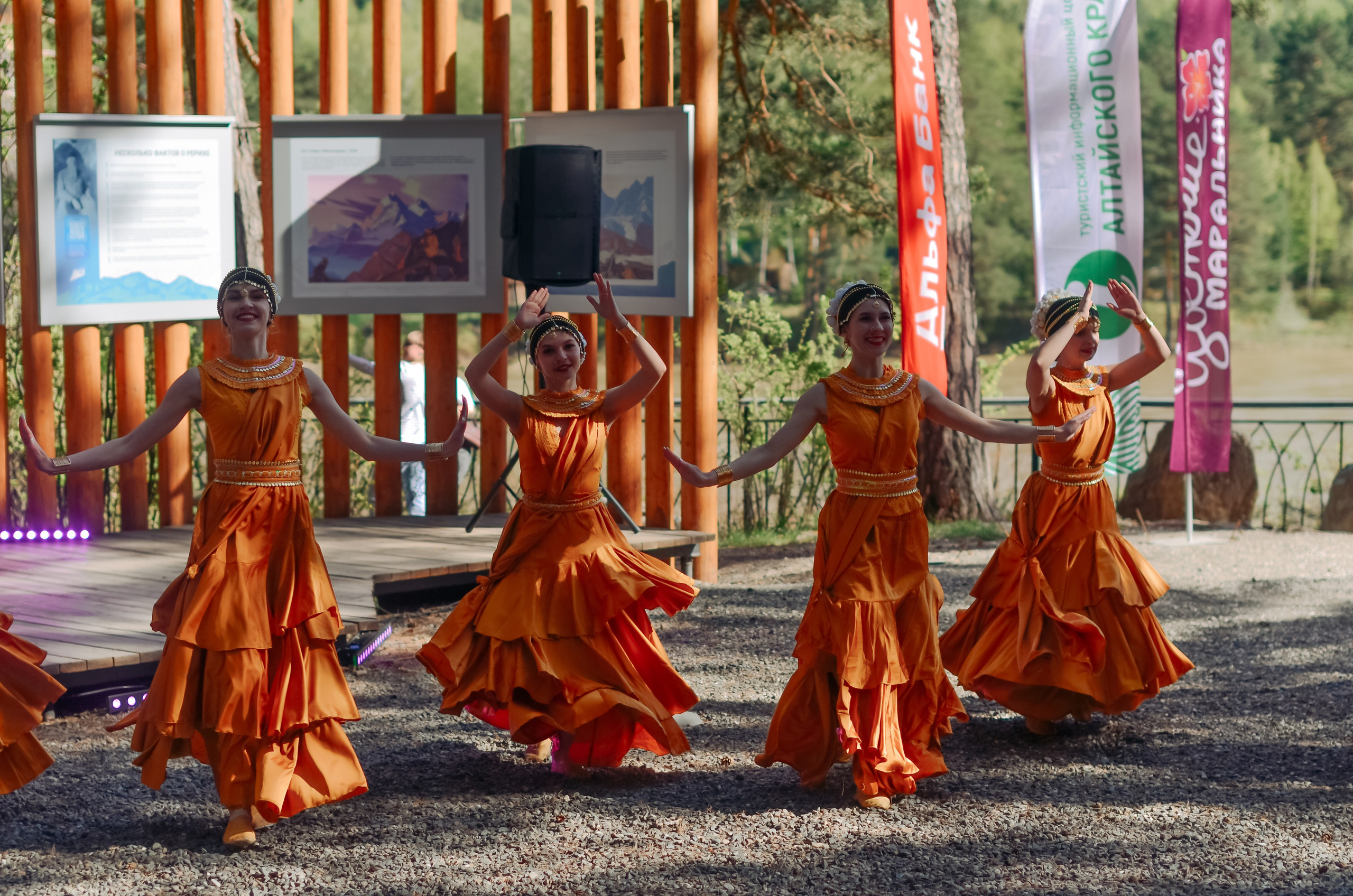 Фестиваль «Цветение Маральника на Алтае 2025». Фоторепортаж. Денисова Аля — фотограф для парных съемок и индивидуальных историй в Барнауле