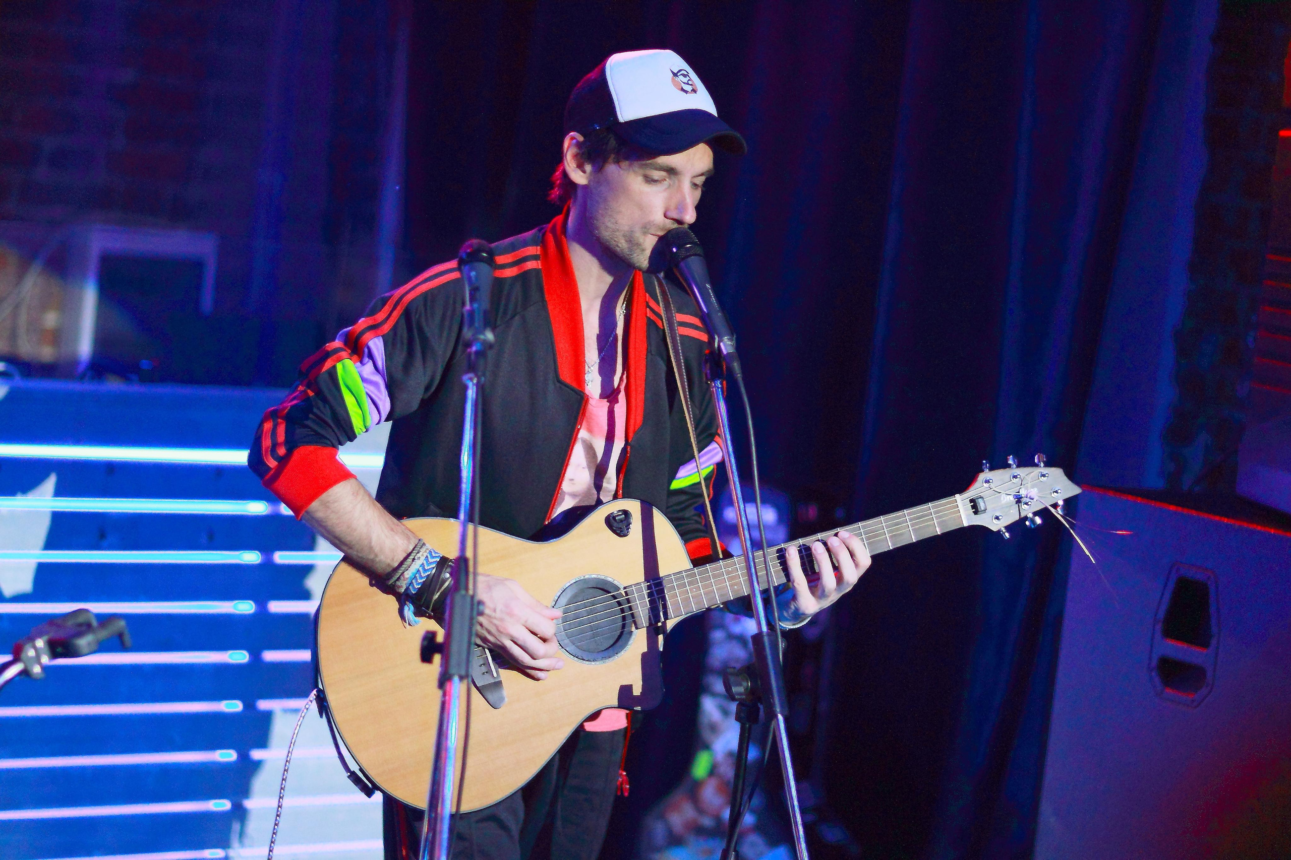 Талантливый автор исполнитель Василий Уриевский