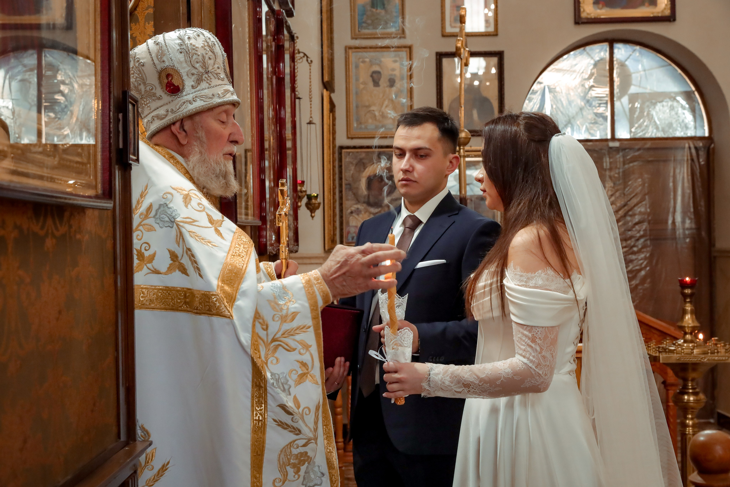 Венчание в церкви в Алуште. Свадебный фотограф в Крыму