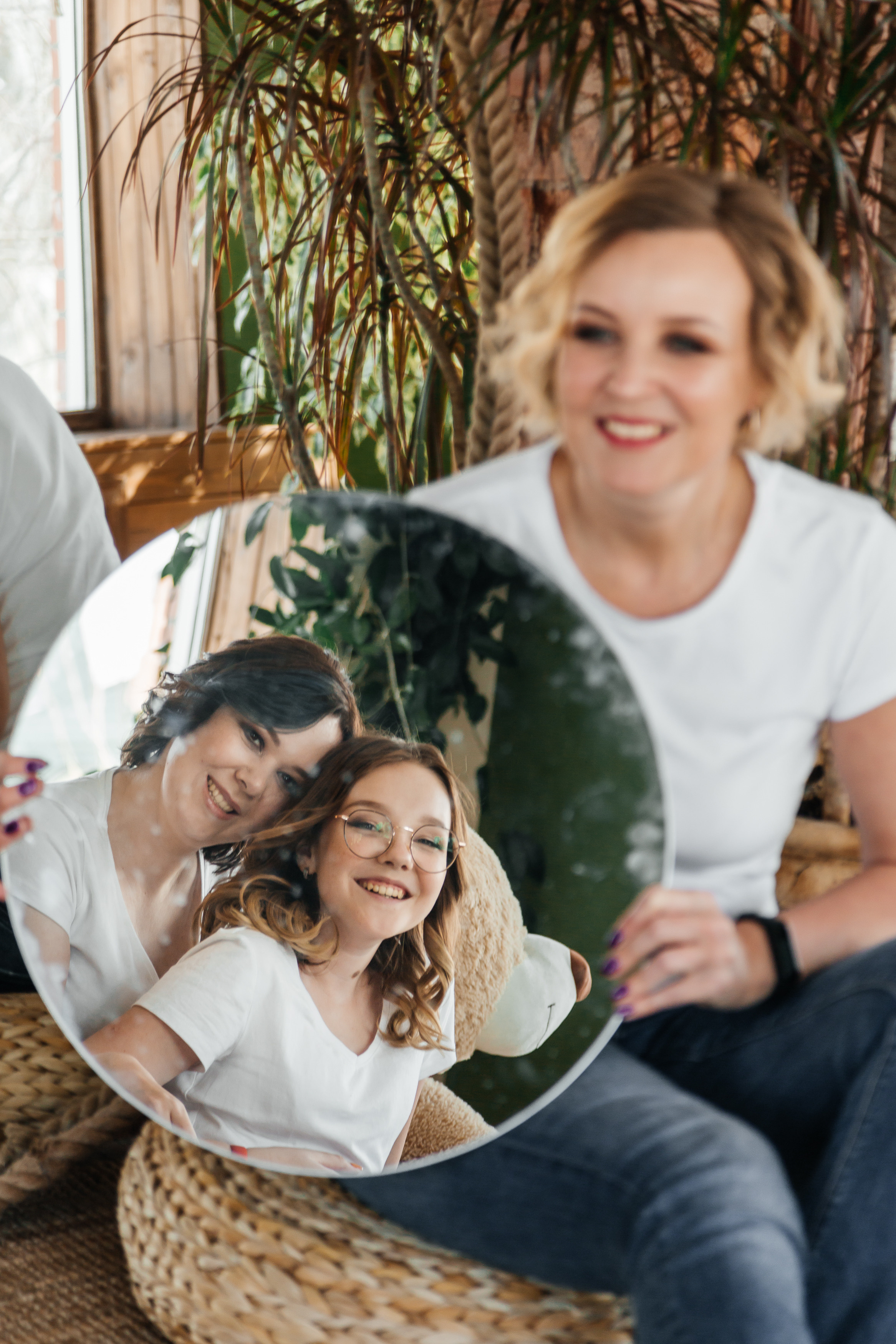 Семейная фотосессия Татьяны с доченьками в фотостудии Secret Garden. Свадебный и семейный фотограф в Новосибирске Ирина Дорошкова