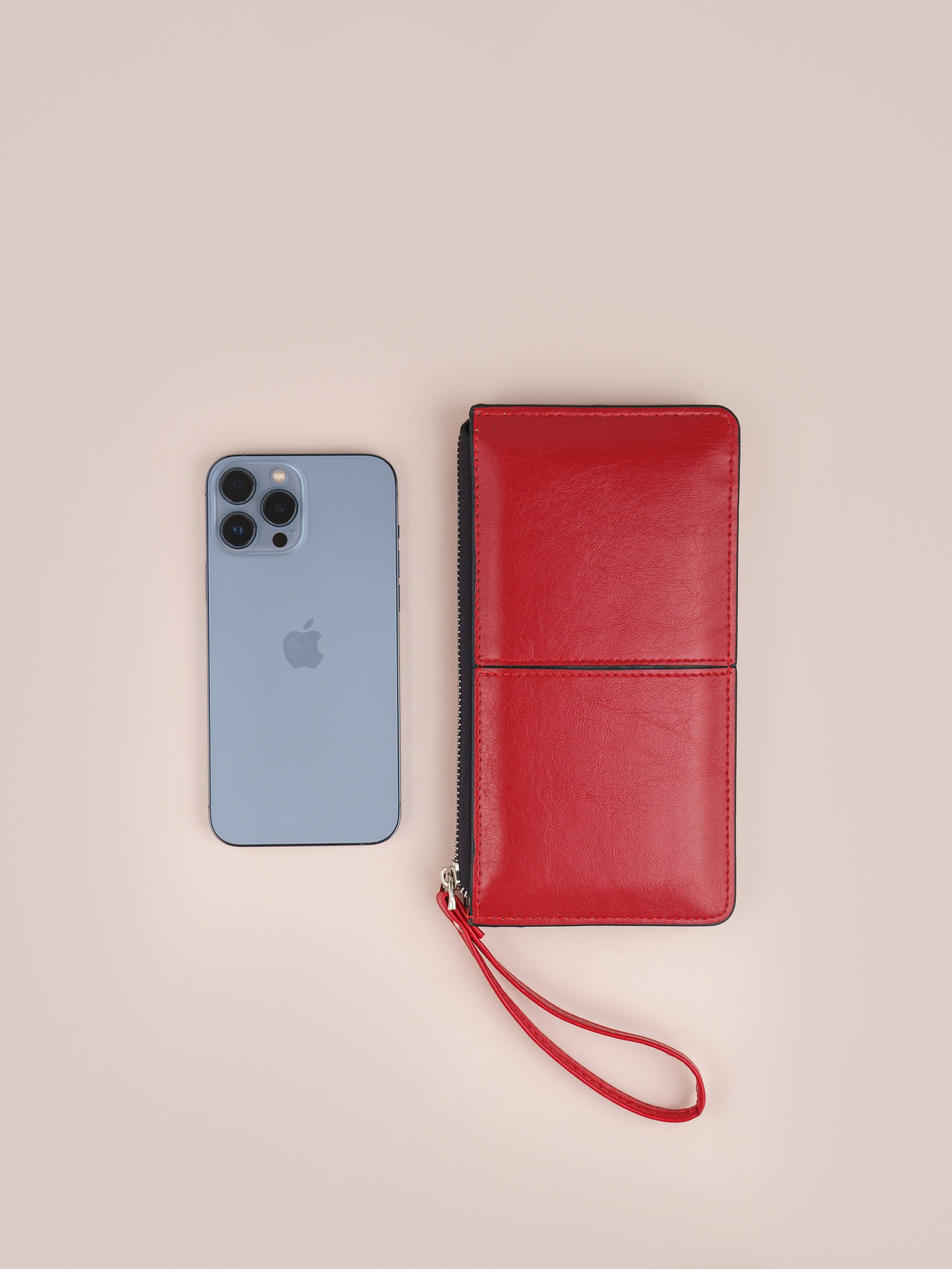 Съёмка кожгалантереи — фото и видео сумок, ремней, кошельков | KED Production. KED Production — продакшн из СПб. Создаём фото, видео и контент, который помогает брендам и селлерам продавать больше