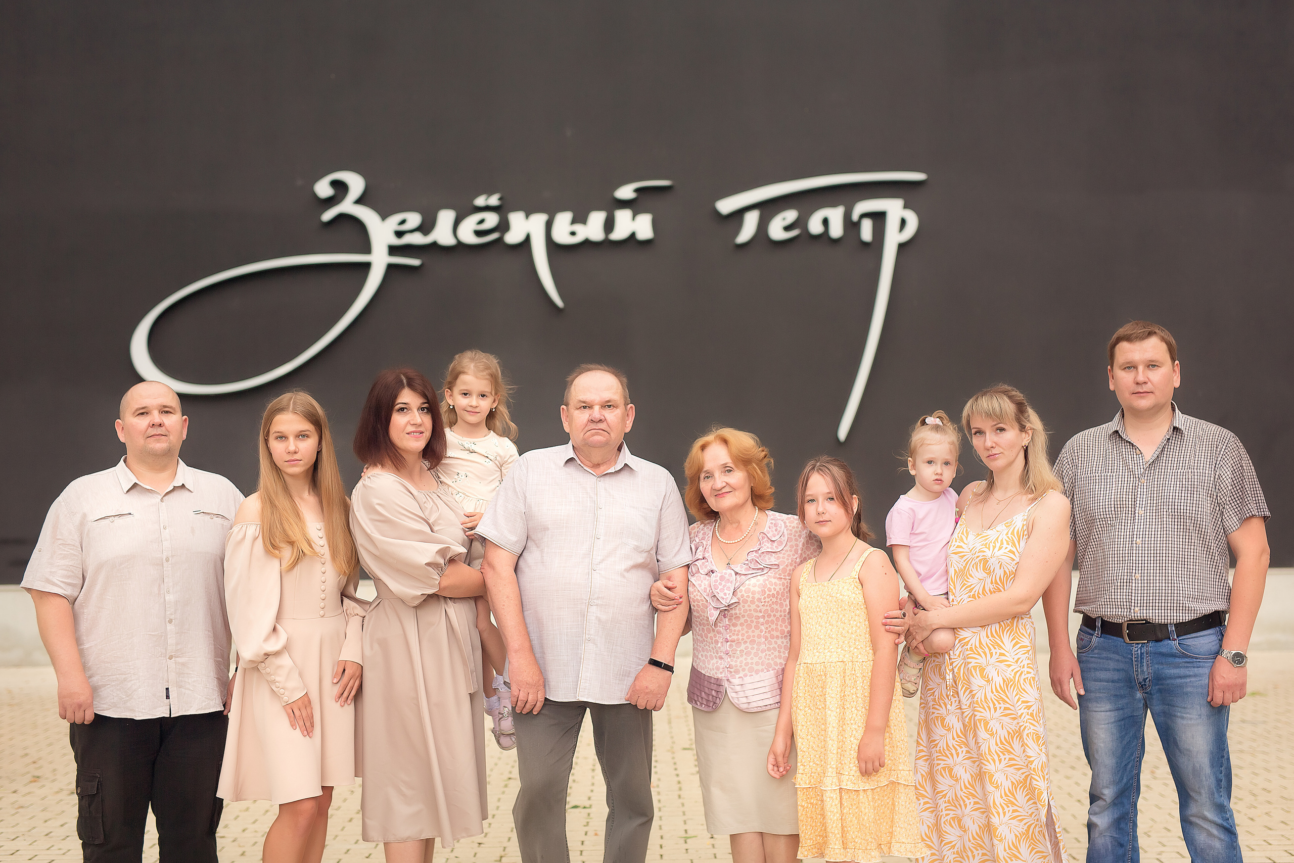 Большая семья. Фотограф на крещение и венчание