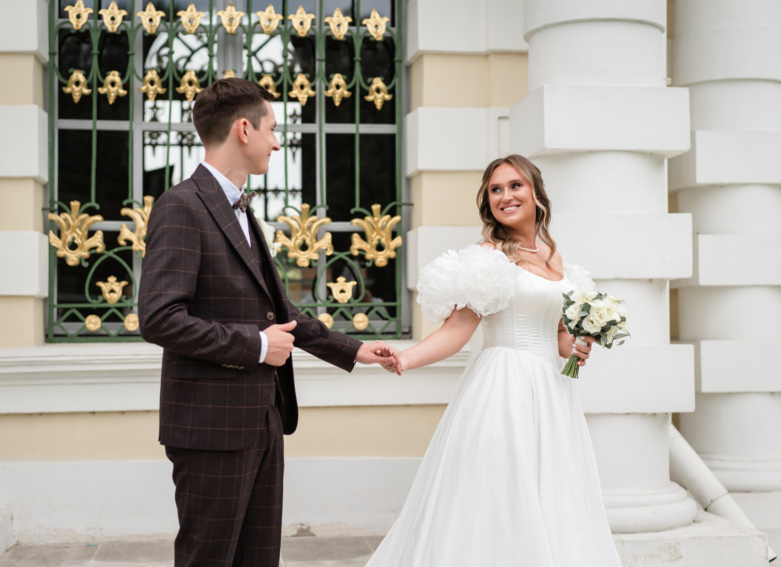 Свадебная фотосессия в отеле The St. Regis Moscow Nikolskaya. Свадебный фотограф Вера Климова