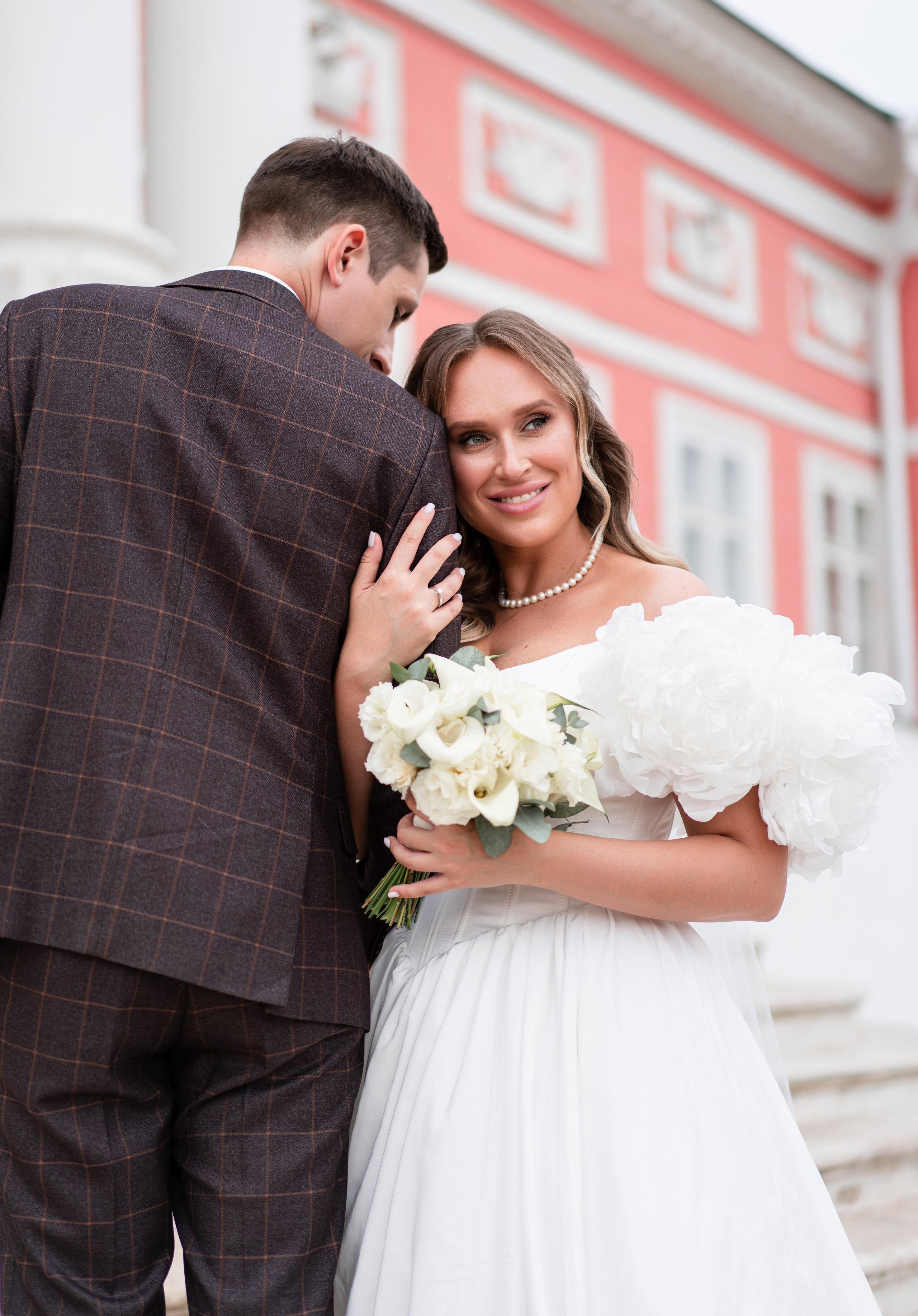 Свадебная фотосессия в отеле The St. Regis Moscow Nikolskaya. Свадебный фотограф Вера Климова