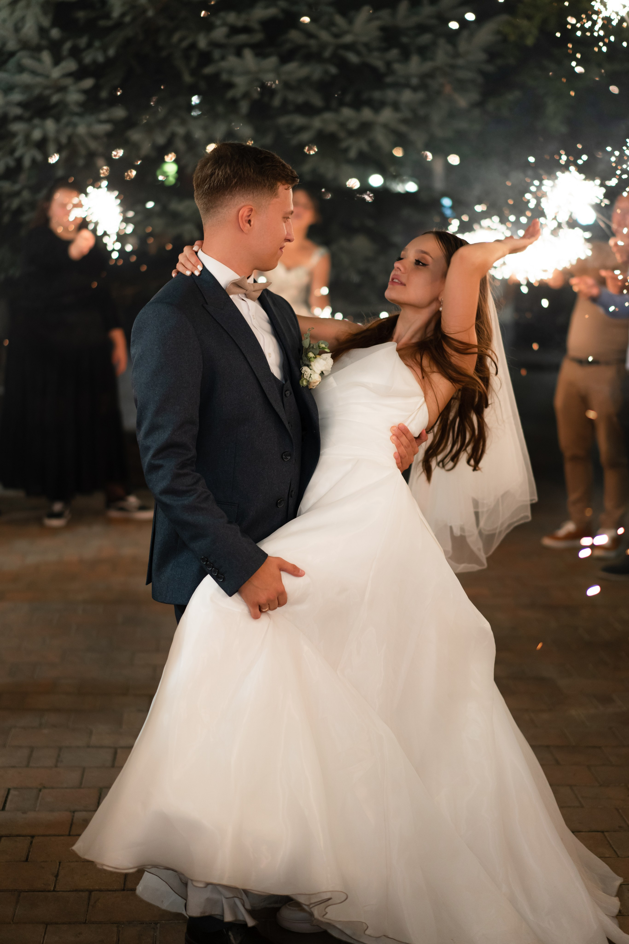 Свадебная фотосессия в Москве. Фотосъёмка в усадьбе Царицыно. Свадебный фотограф Вера Климова