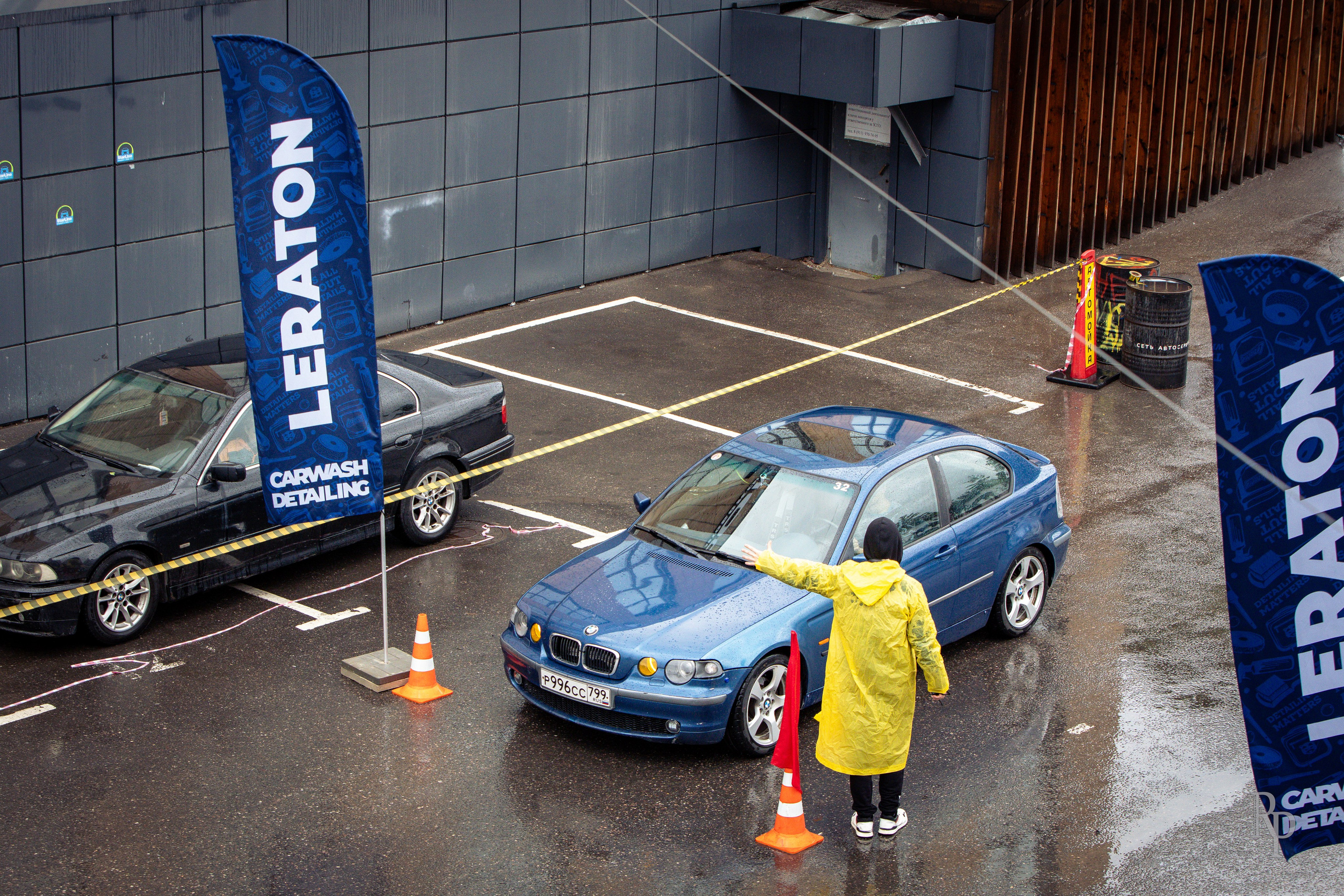 SHOWDOWN. Rusty Photographer